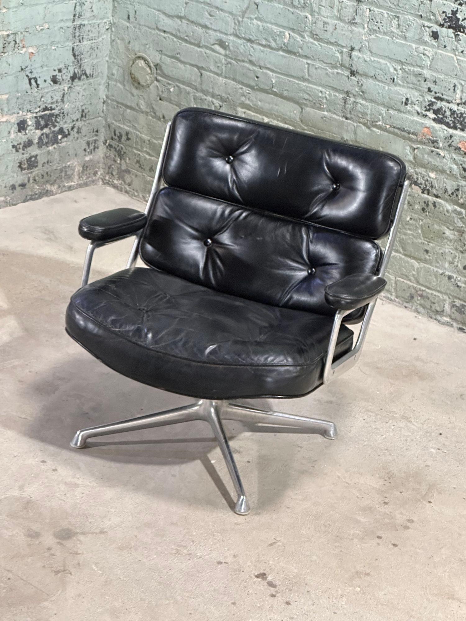 Silla Eames Time Life Lobby ES105 de Charles and Ray Eames en Bueno estado para la venta en Chicago, IL