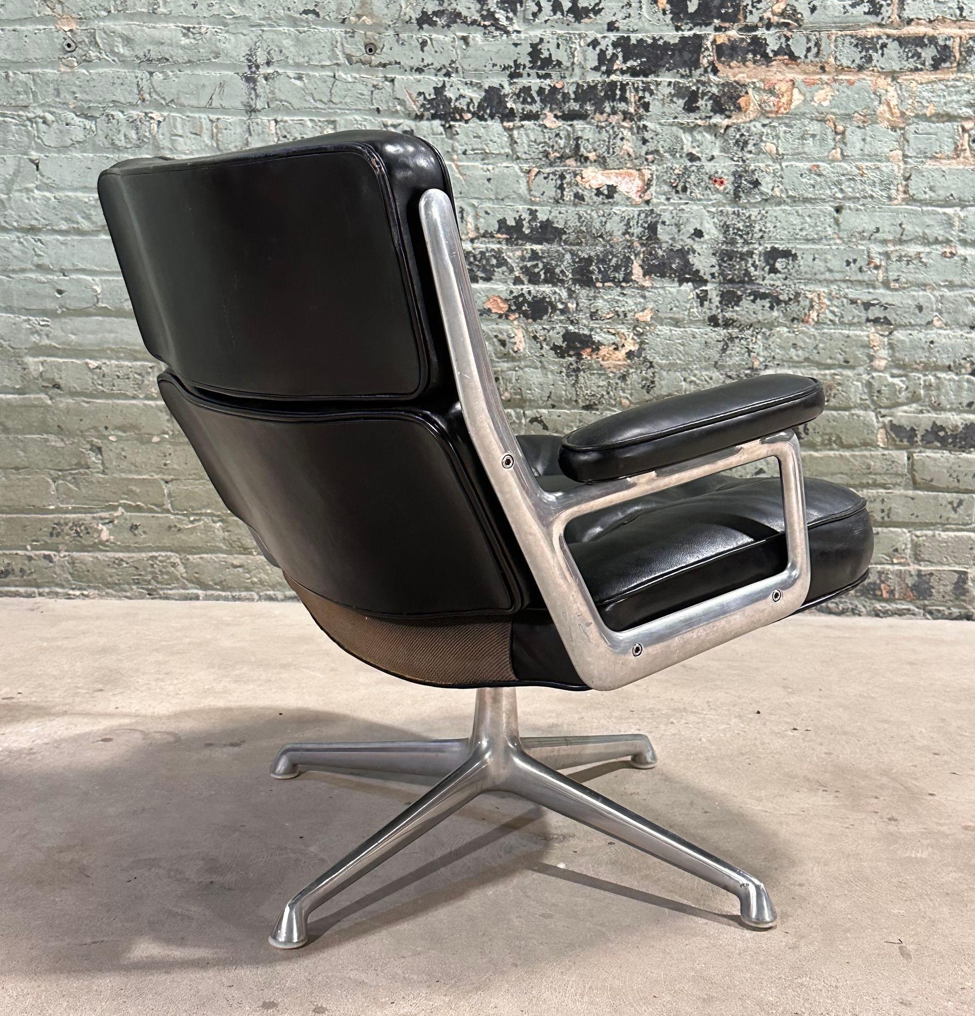 Silla Eames Time Life Lobby ES105 de Charles and Ray Eames en venta 1