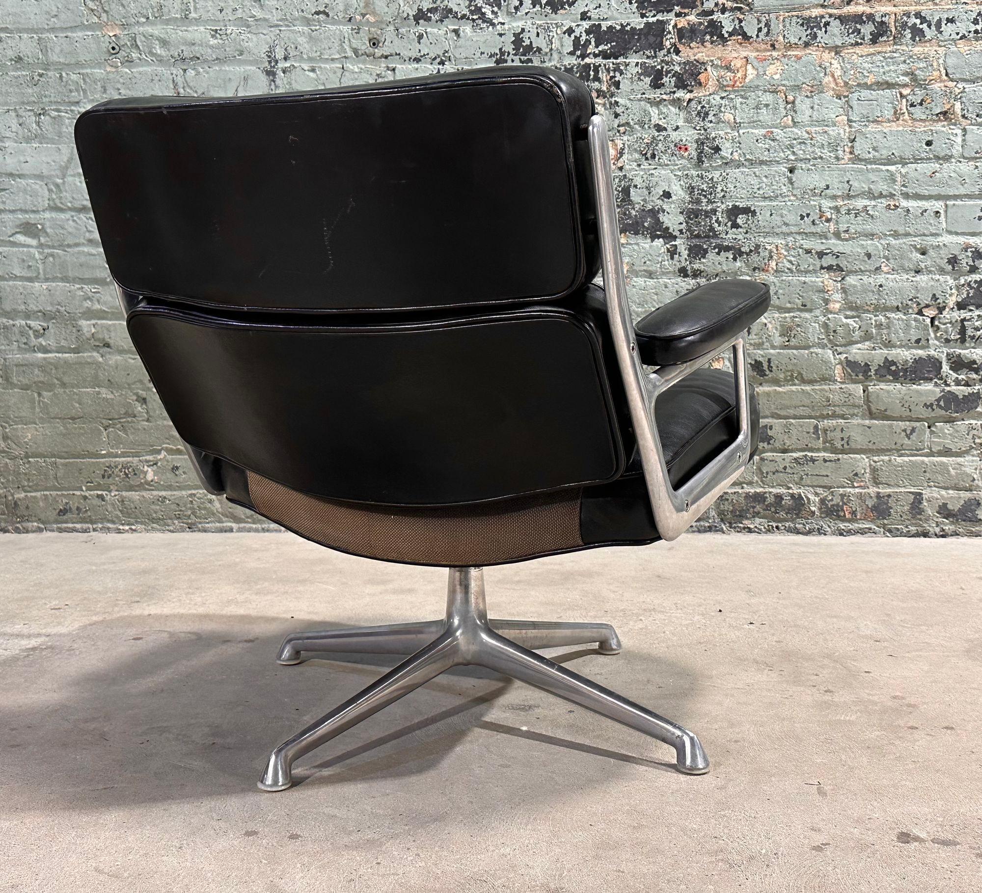 Silla Eames Time Life Lobby ES105 de Charles and Ray Eames en venta 2
