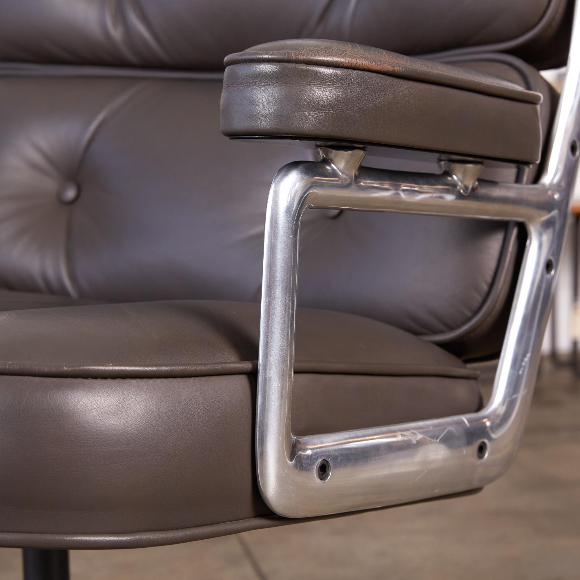 Eames Time Life Lobby Chair for Herman Miller In Excellent Condition In Los Angeles, CA