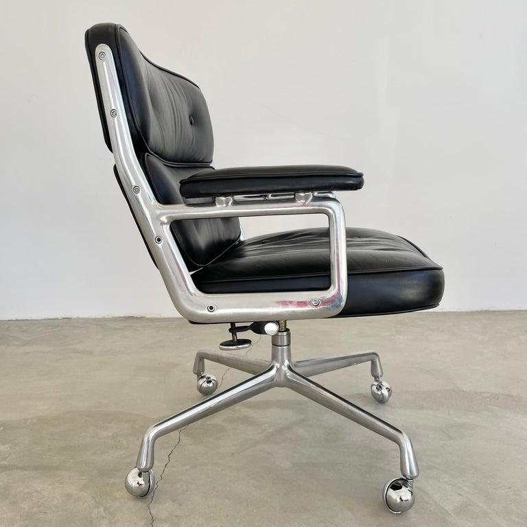 Eames Time Life Lobby-Stuhl aus schwarzem Leder für Herman Miller, 1983 USA (Aluminium)