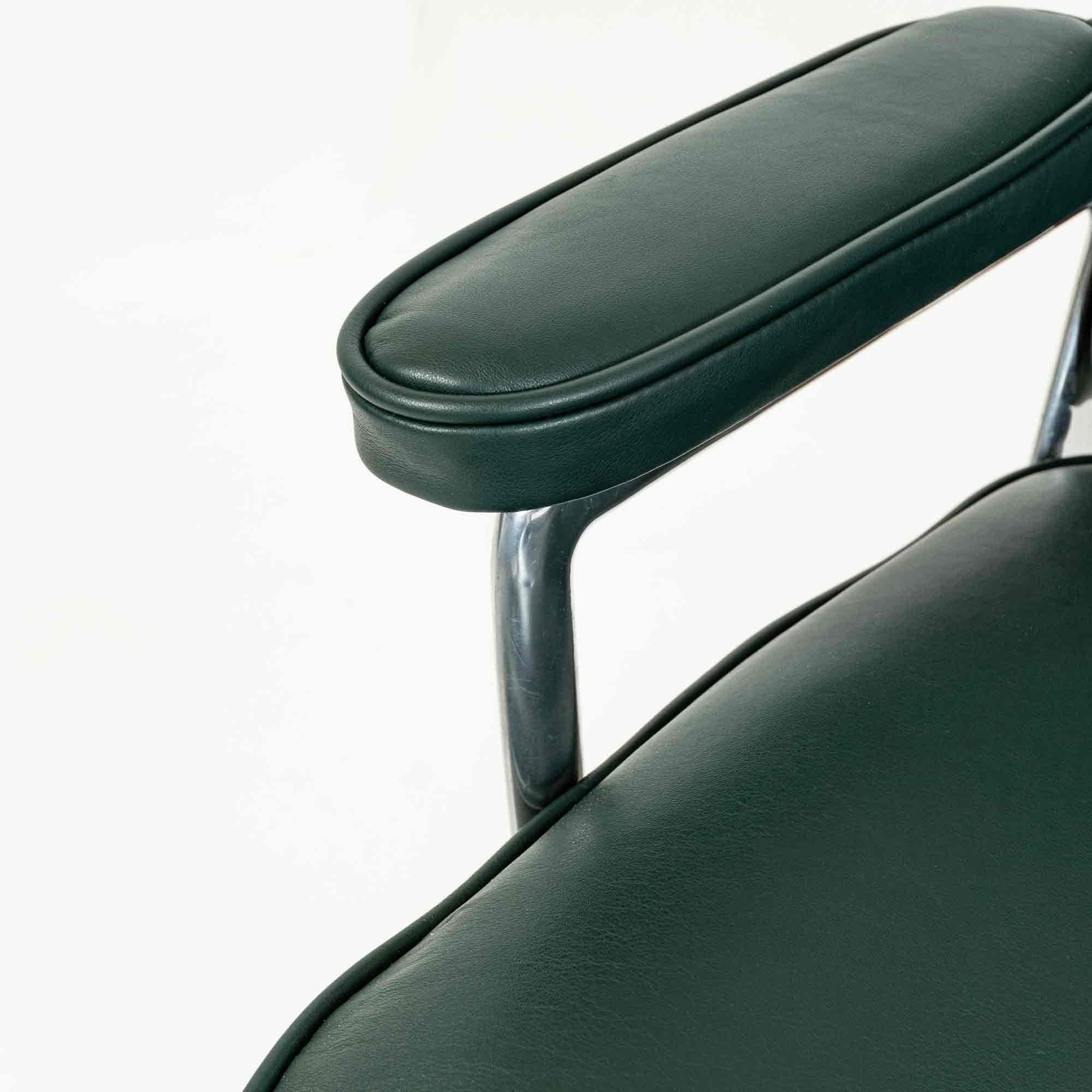 Chaise longue Eames Time Life Lobby ES105/675 en cuir aniline vert nuit 1