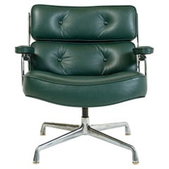 Chaise longue Eames Time Life Lobby ES105/675 en cuir aniline vert nuit