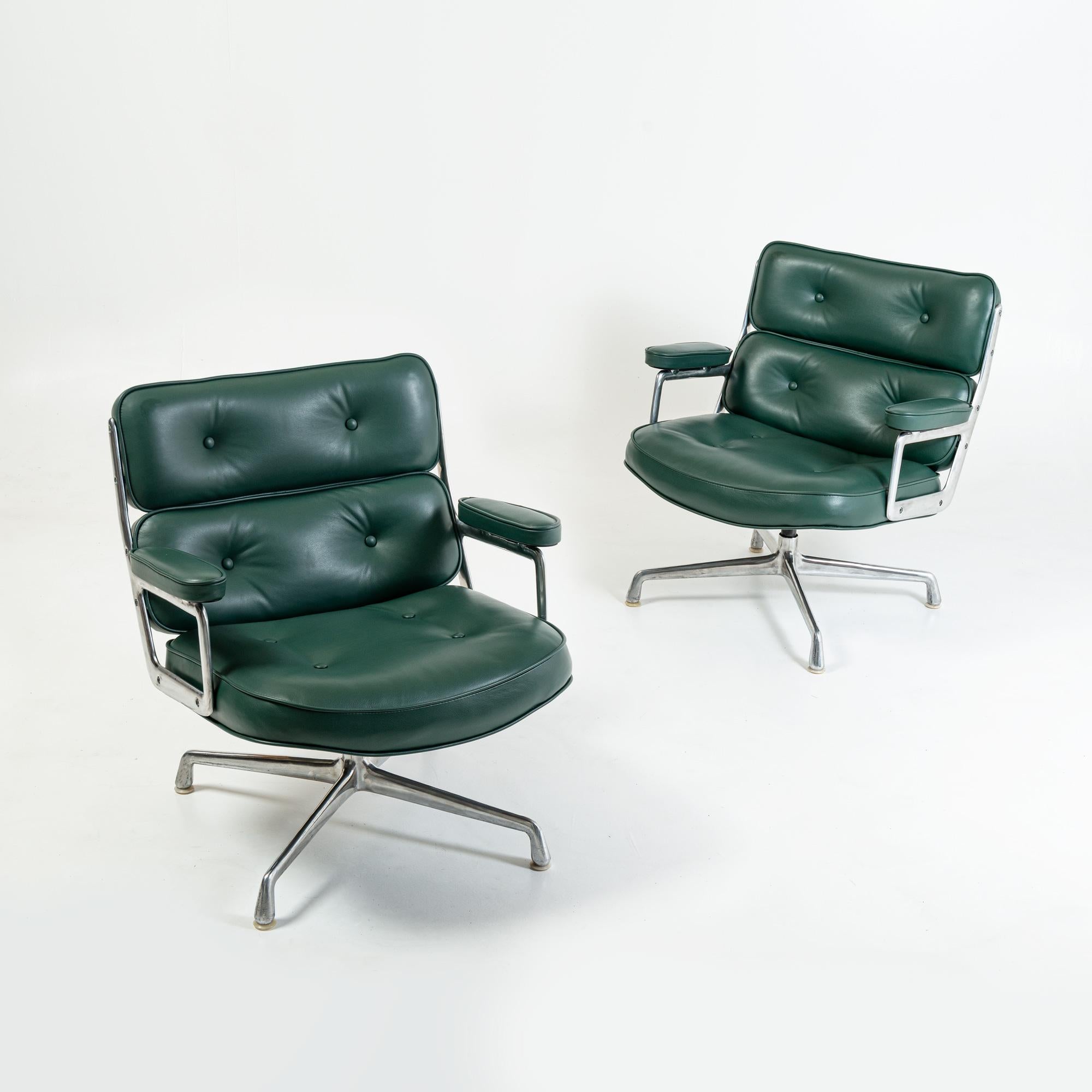 Eames Time Life Lobby Lounge Chair ES105 in Forest Green Leather For Sale 3