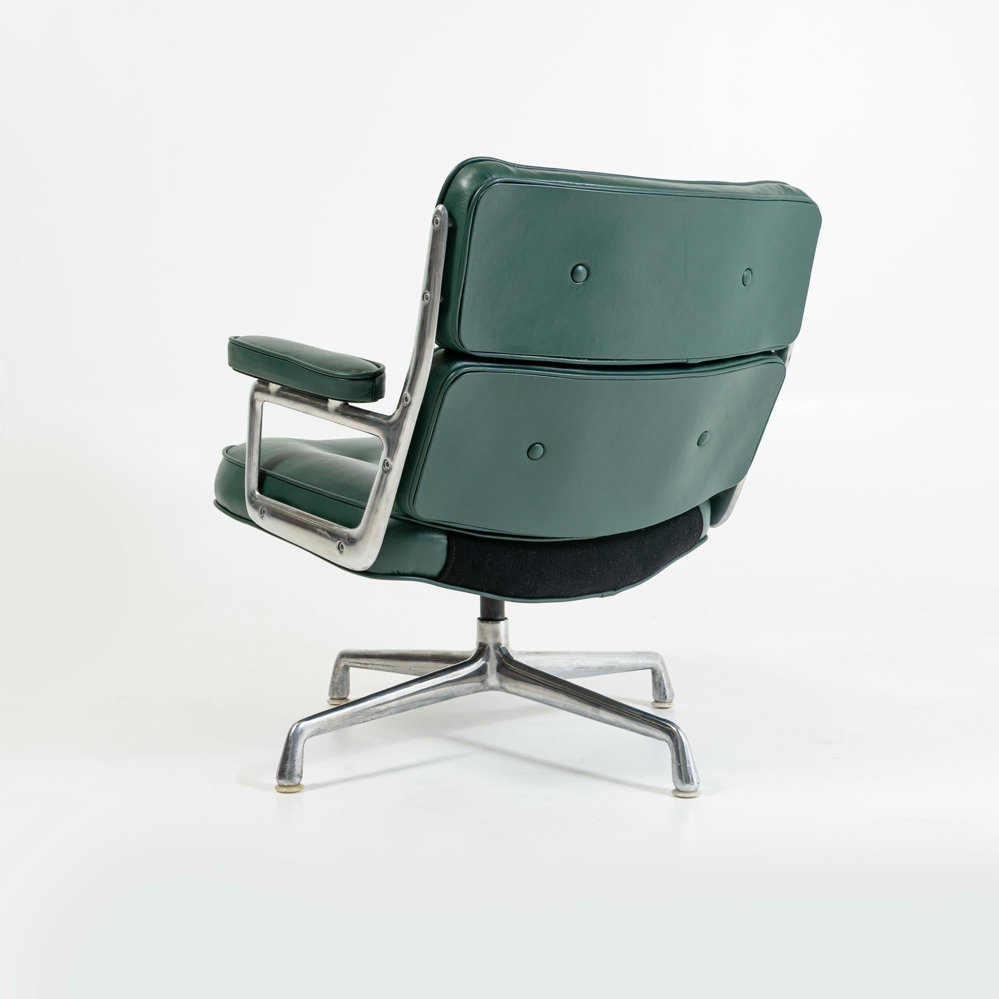 Mid-Century Modern Eames Time Life Lobby Lounge Chair ES105 in Forest Green Leather For Sale