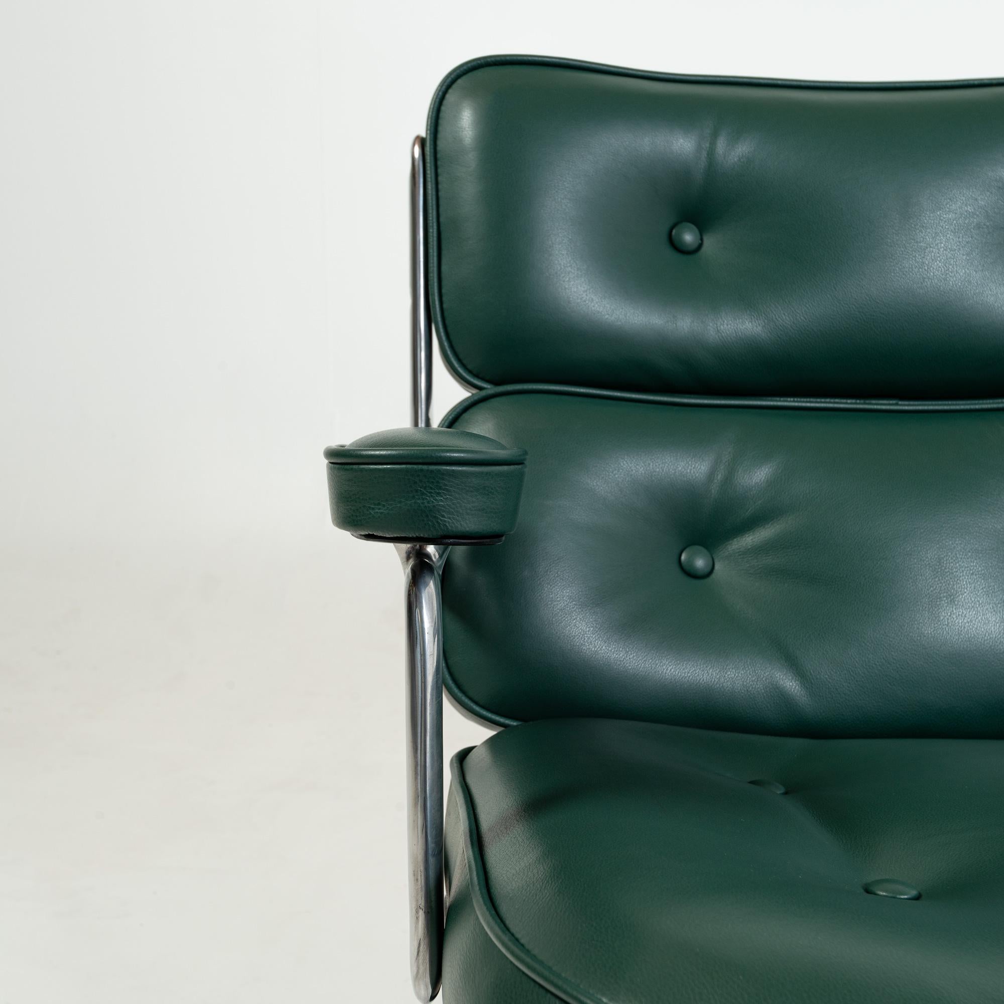 Late 20th Century Eames Time Life Lobby Lounge Chair ES105 in Forest Green Leather For Sale