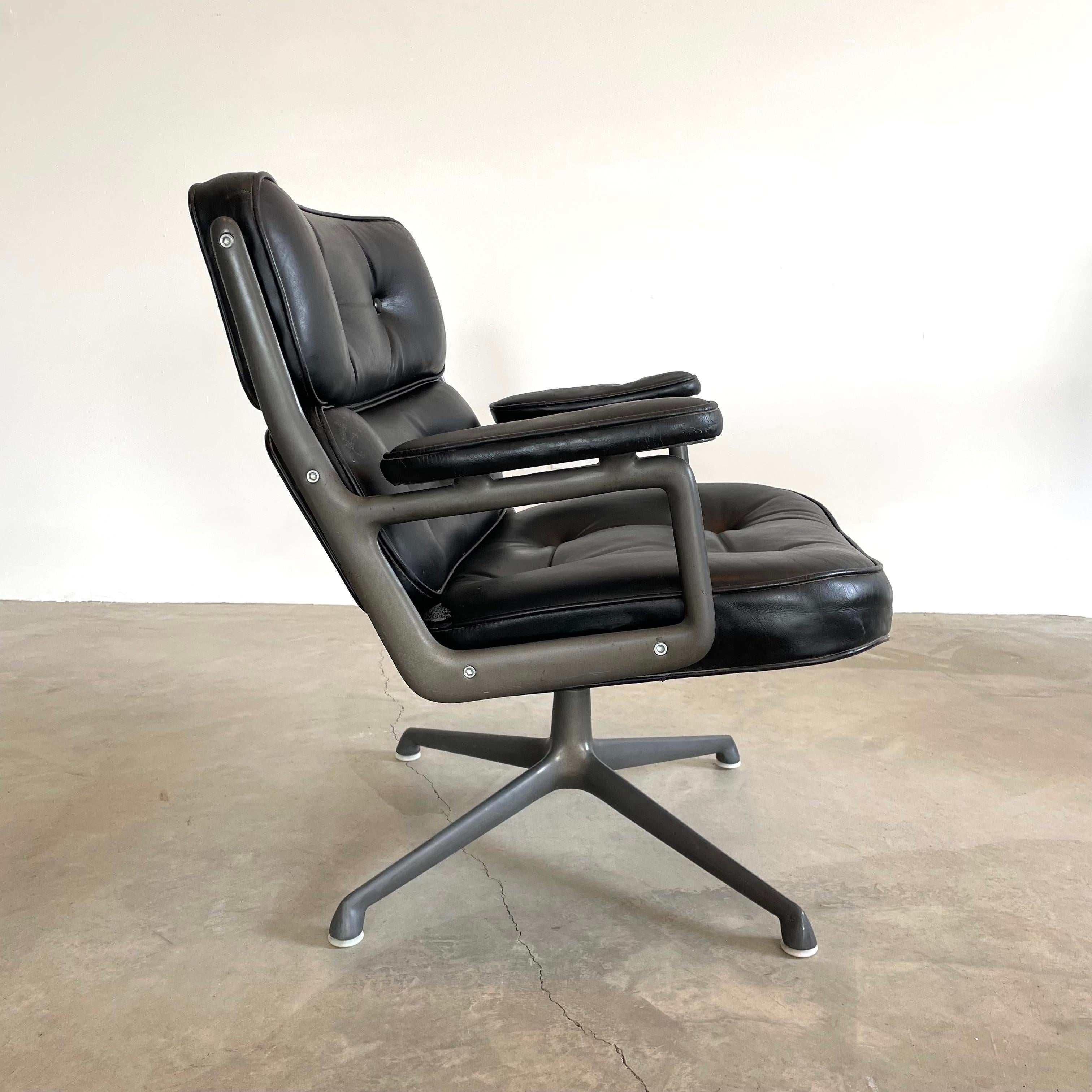 North American Eames Time Life Lobby Lounge Chair in Black Leather for Herman Miller, 1980s USA For Sale