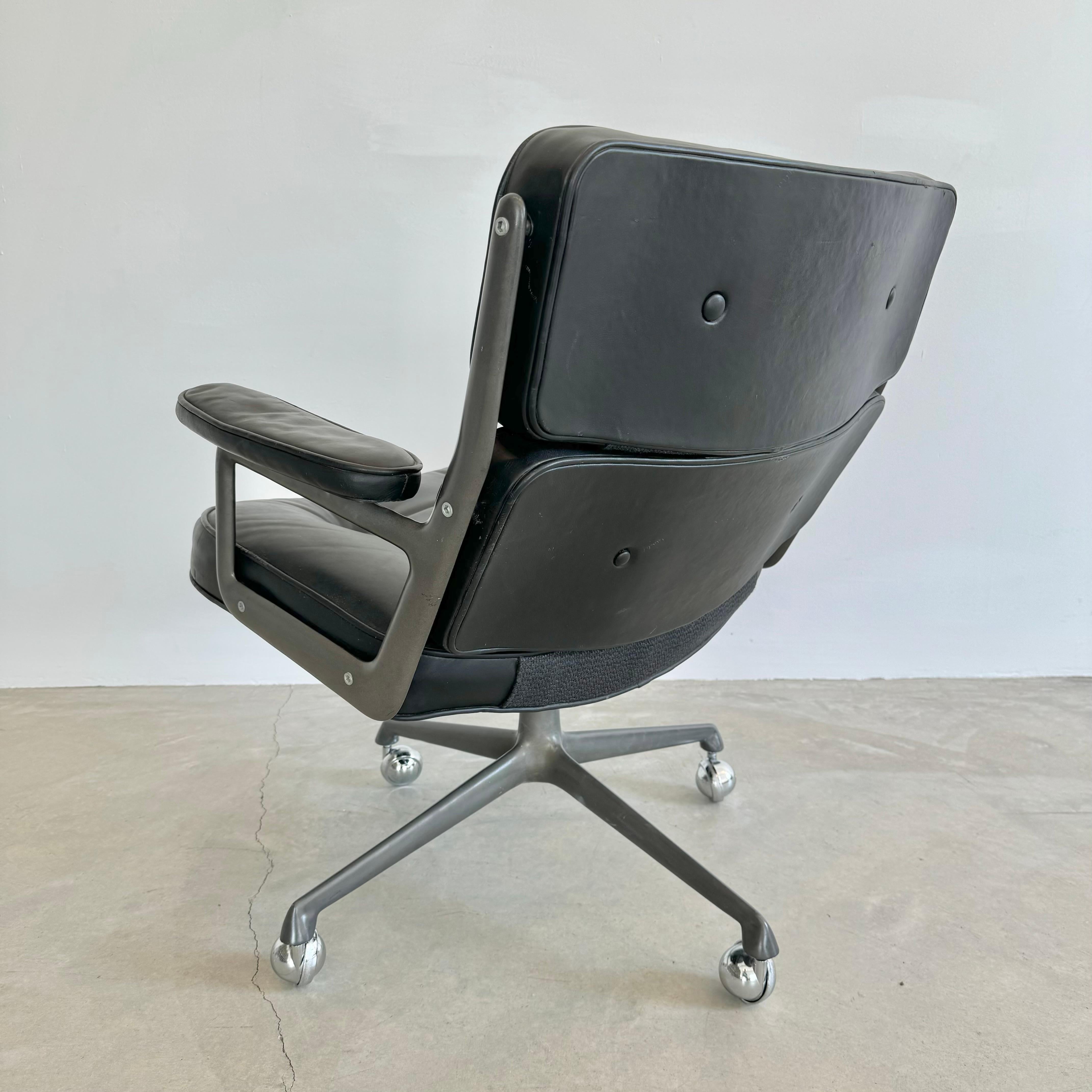 Eames Time Life Lobby Lounge Chair in Black Leather for Herman Miller, 1980s USA In Good Condition For Sale In Los Angeles, CA
