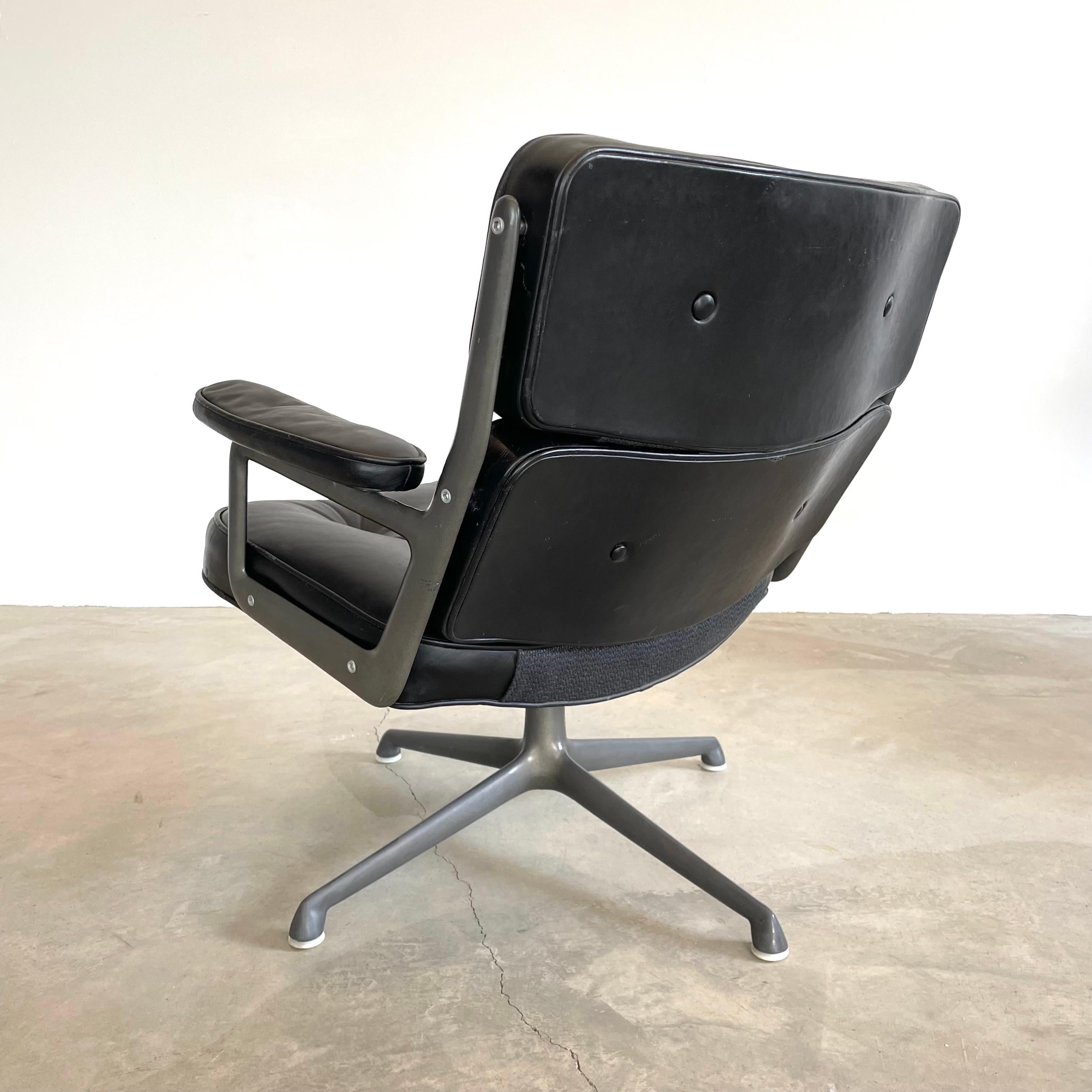 Aluminum Eames Time Life Lobby Lounge Chair in Black Leather for Herman Miller, 1980s USA For Sale