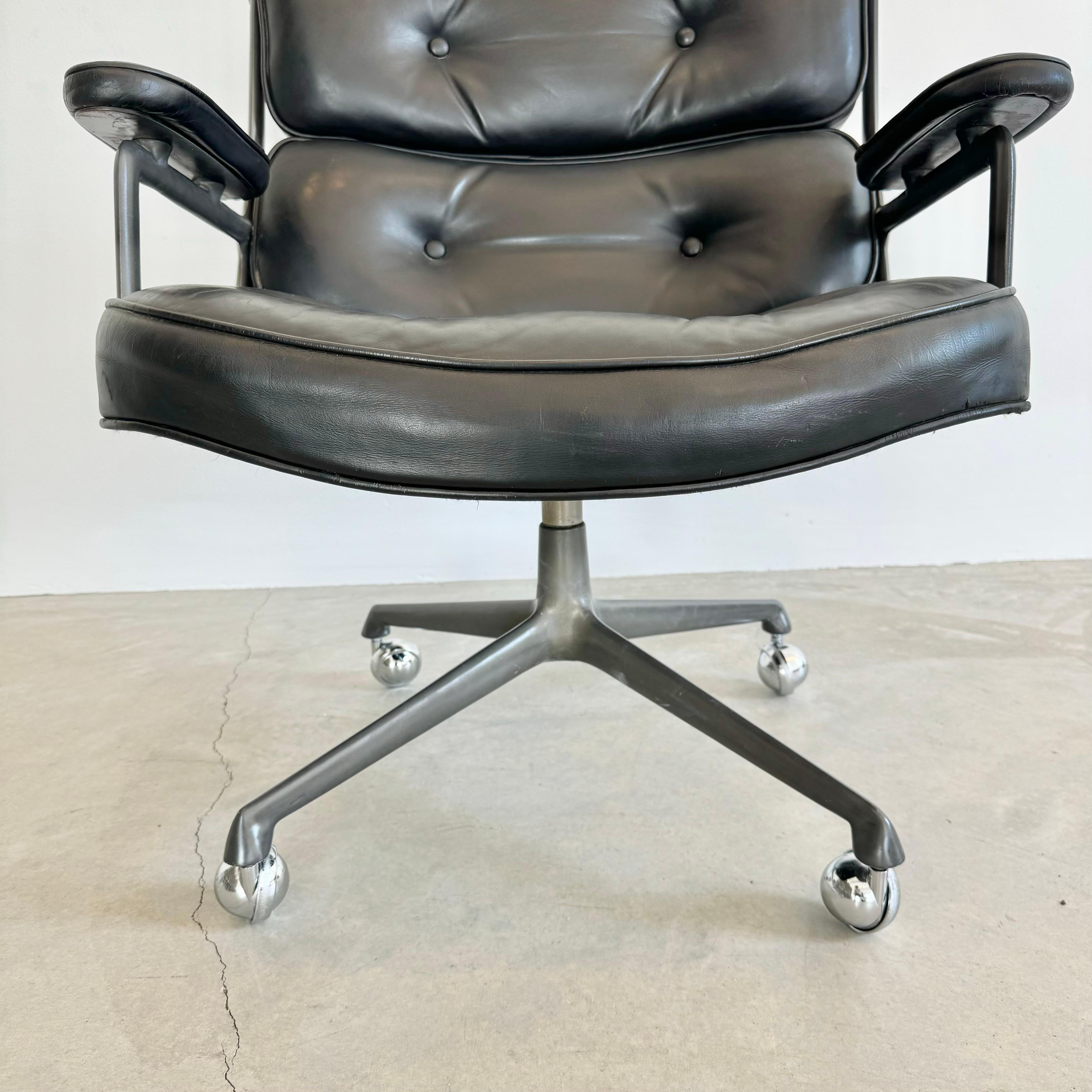 Mid-Century Modern Eames Time Life Lobby Lounge Chair in Black Leather for Herman Miller, 1980s USA For Sale