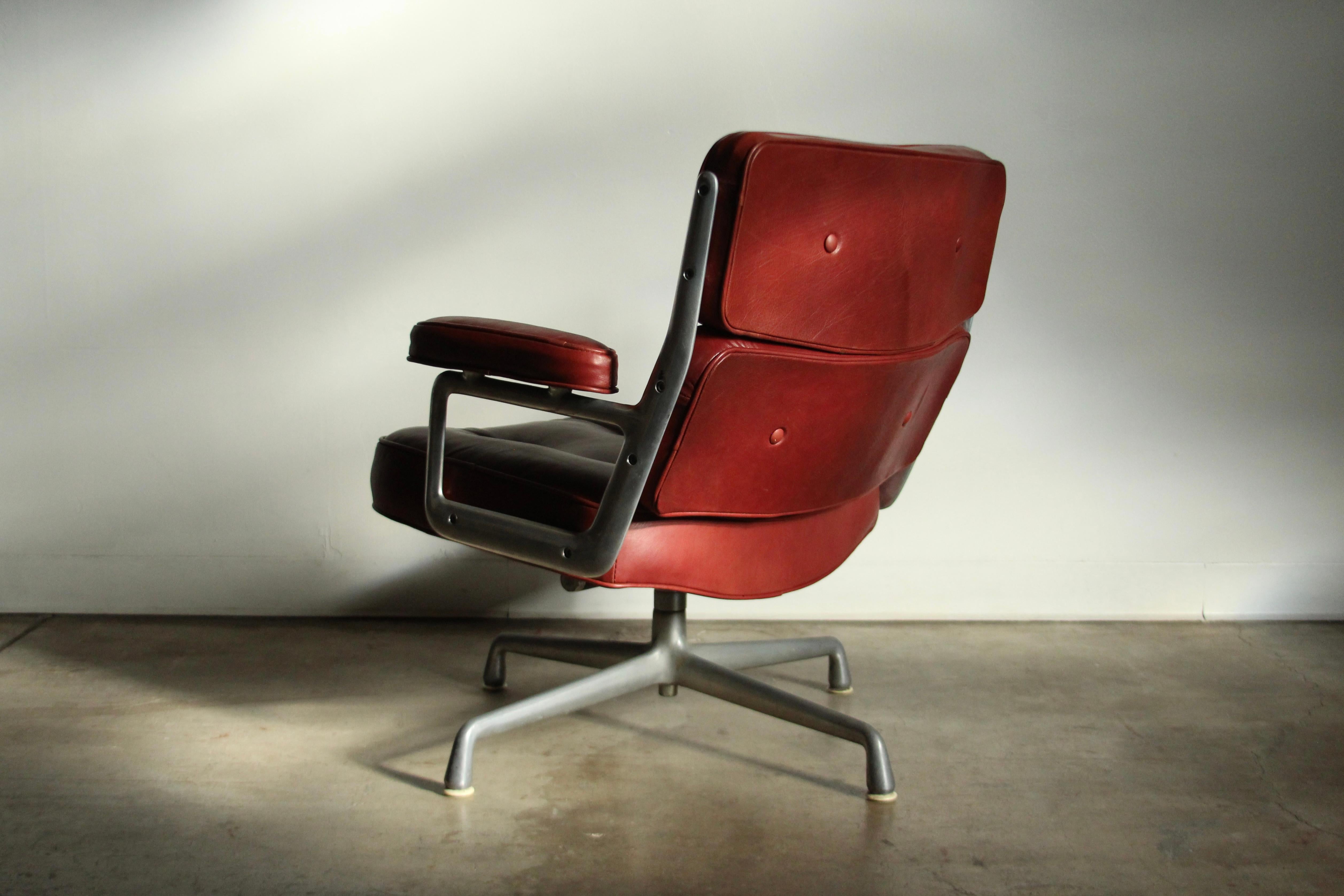 Eames Time Life Lobby Lounge Chair in Oxblood Calfskin Leather, 1960s For Sale 3