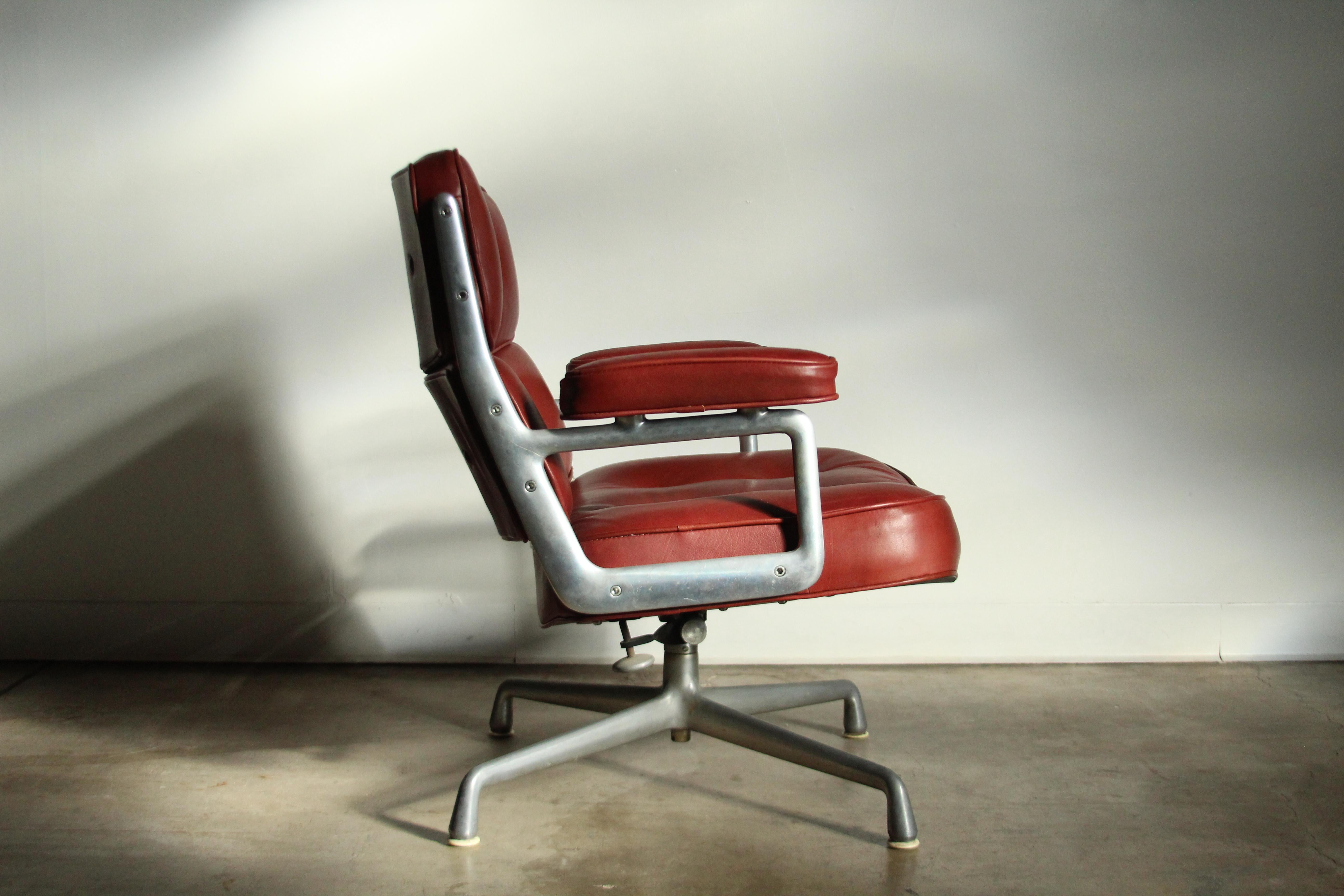 Mid-Century Modern Eames Time Life Lobby Lounge Chair in Oxblood Calfskin Leather, 1960s For Sale