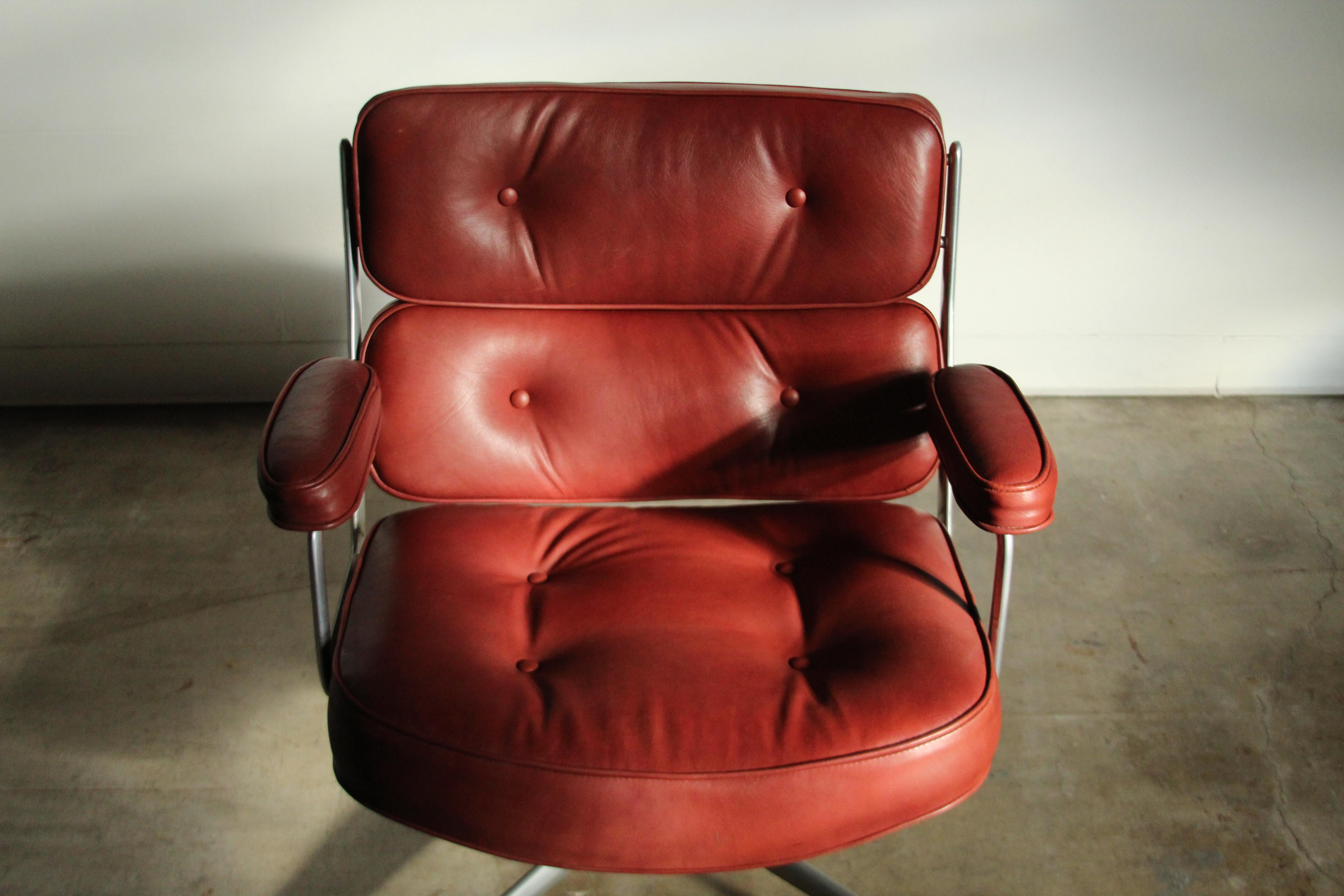 Eames Time Life Lobby Lounge Chair in Oxblood Calfskin Leather, 1960s In Good Condition For Sale In Coronado, CA