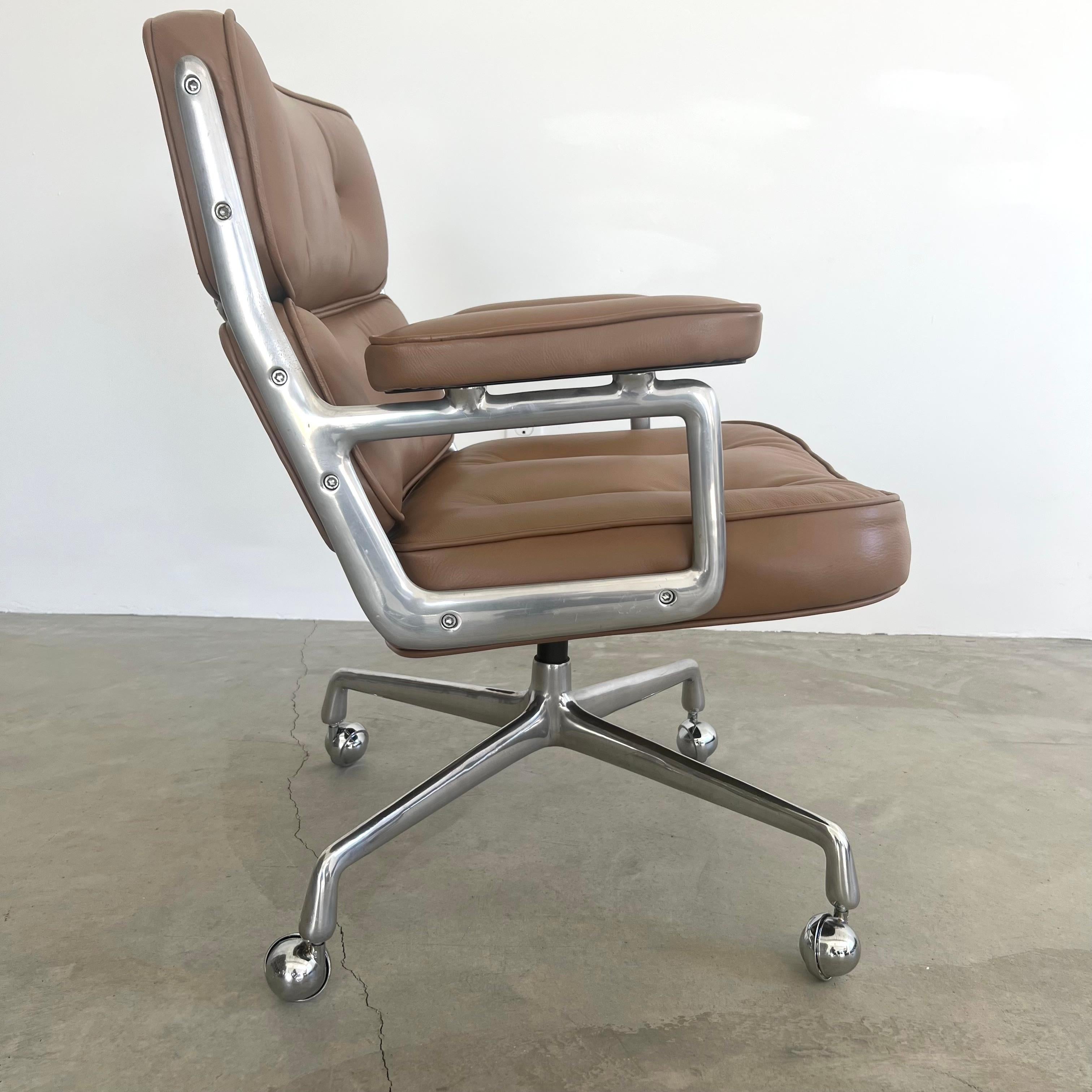 Eames Time Life Lobby Lounge Chair in Tan Leather for Herman Miller, 1980s USA 6