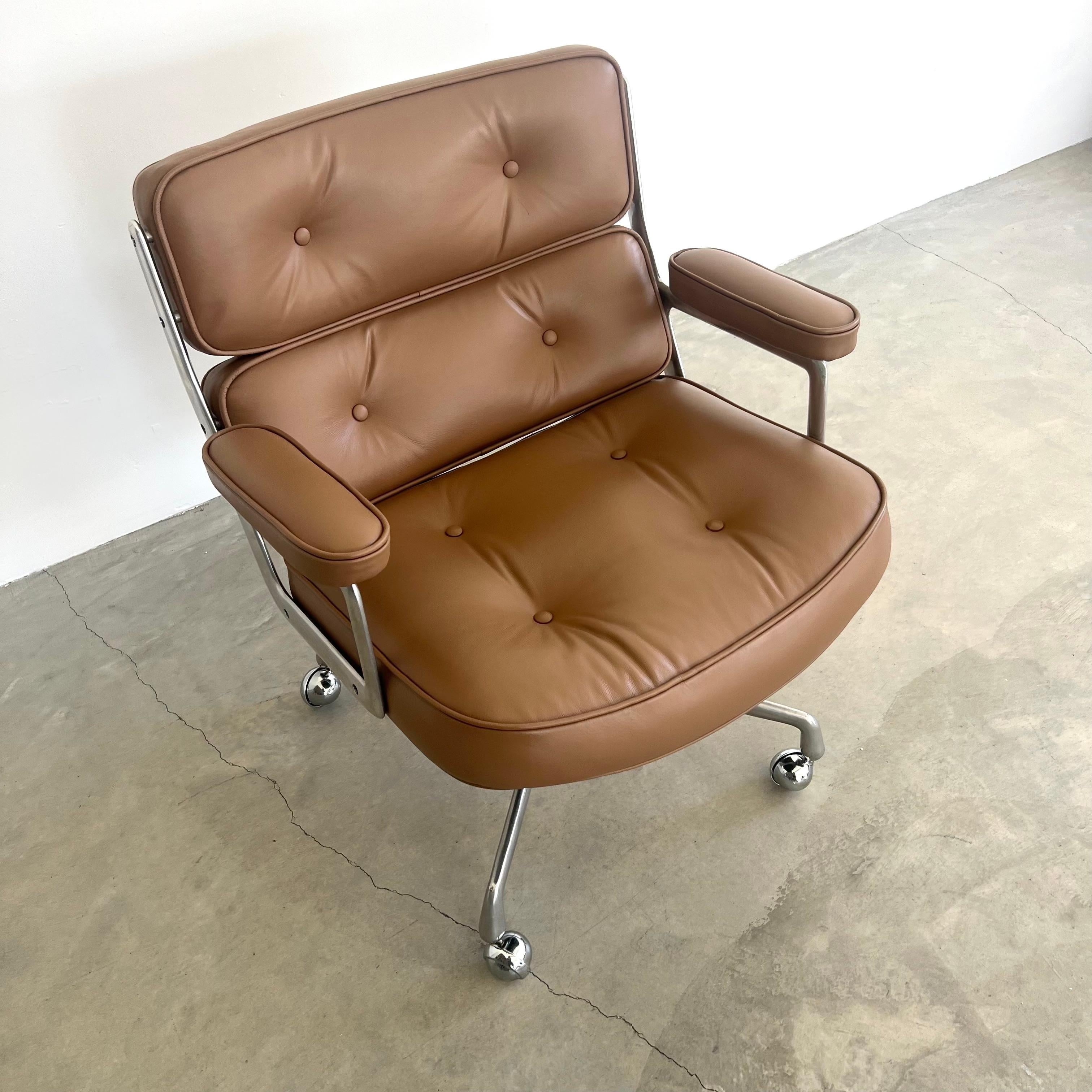 Aluminum Eames Time Life Lobby Lounge Chair in Tan Leather for Herman Miller, 1980s USA