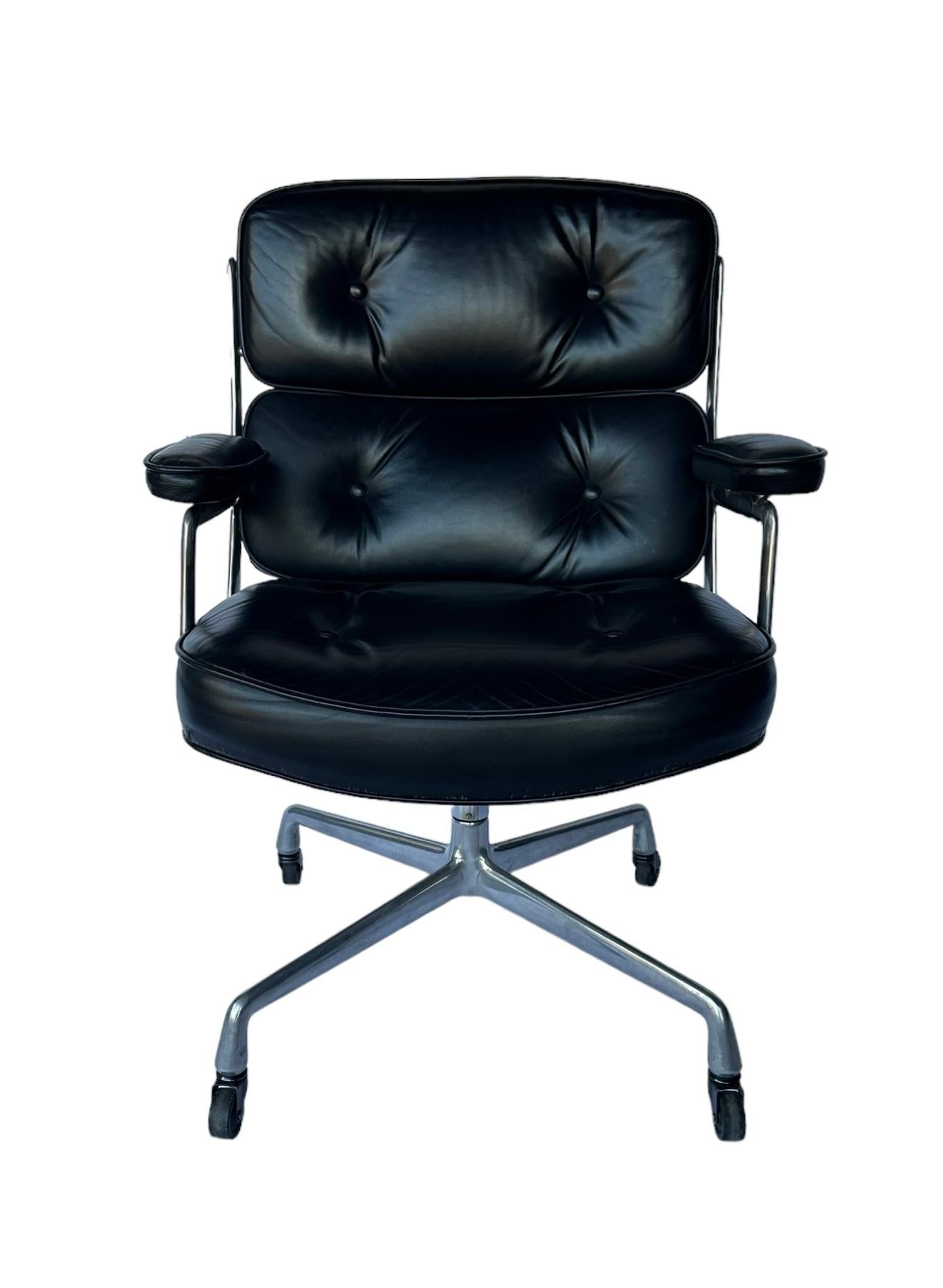 Eames Time Life Office Desk Chair in Black Leather For Sale 9