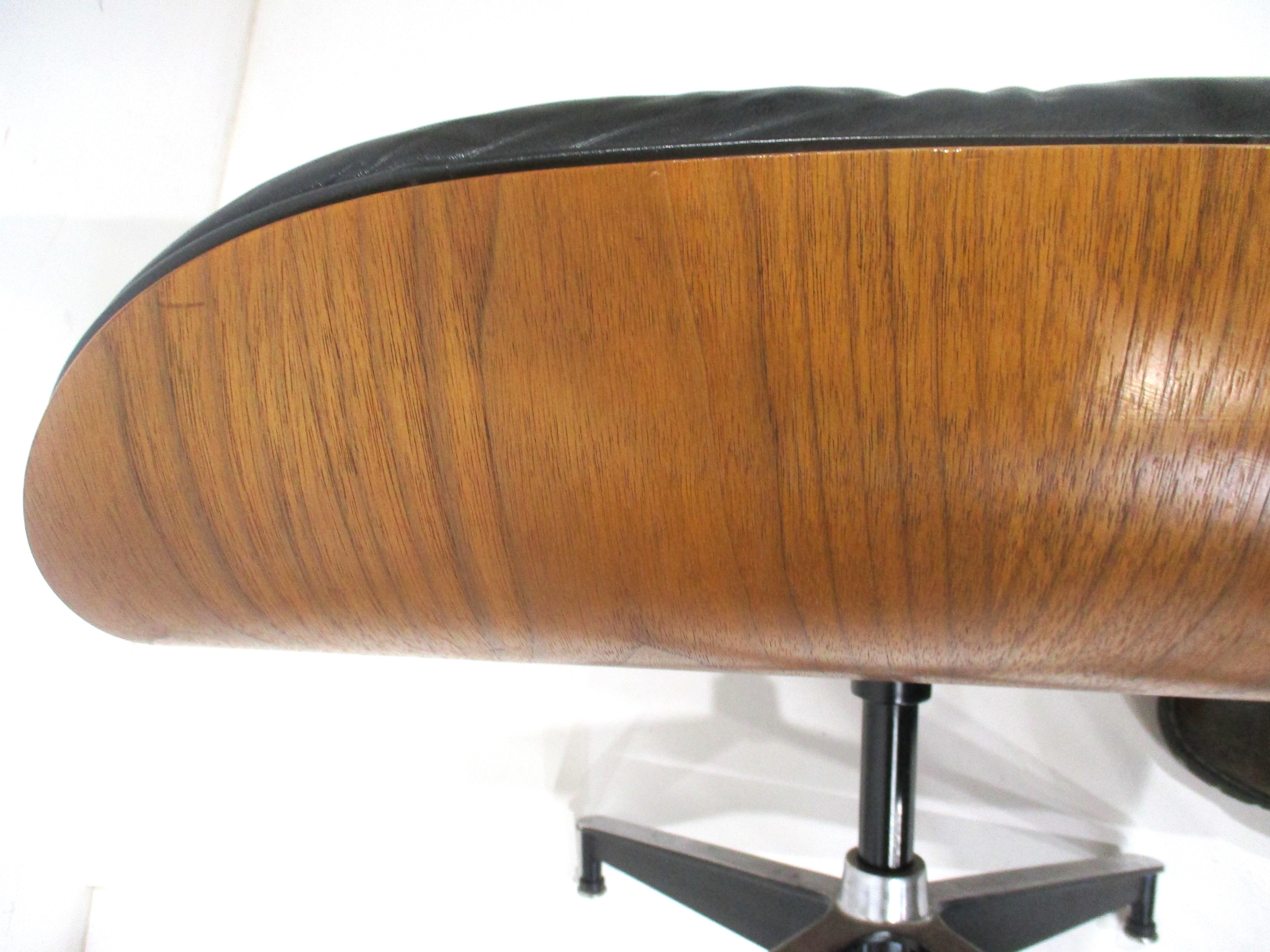 Chaise longue Eames 670 avec pouf Herman Miller en vente 3