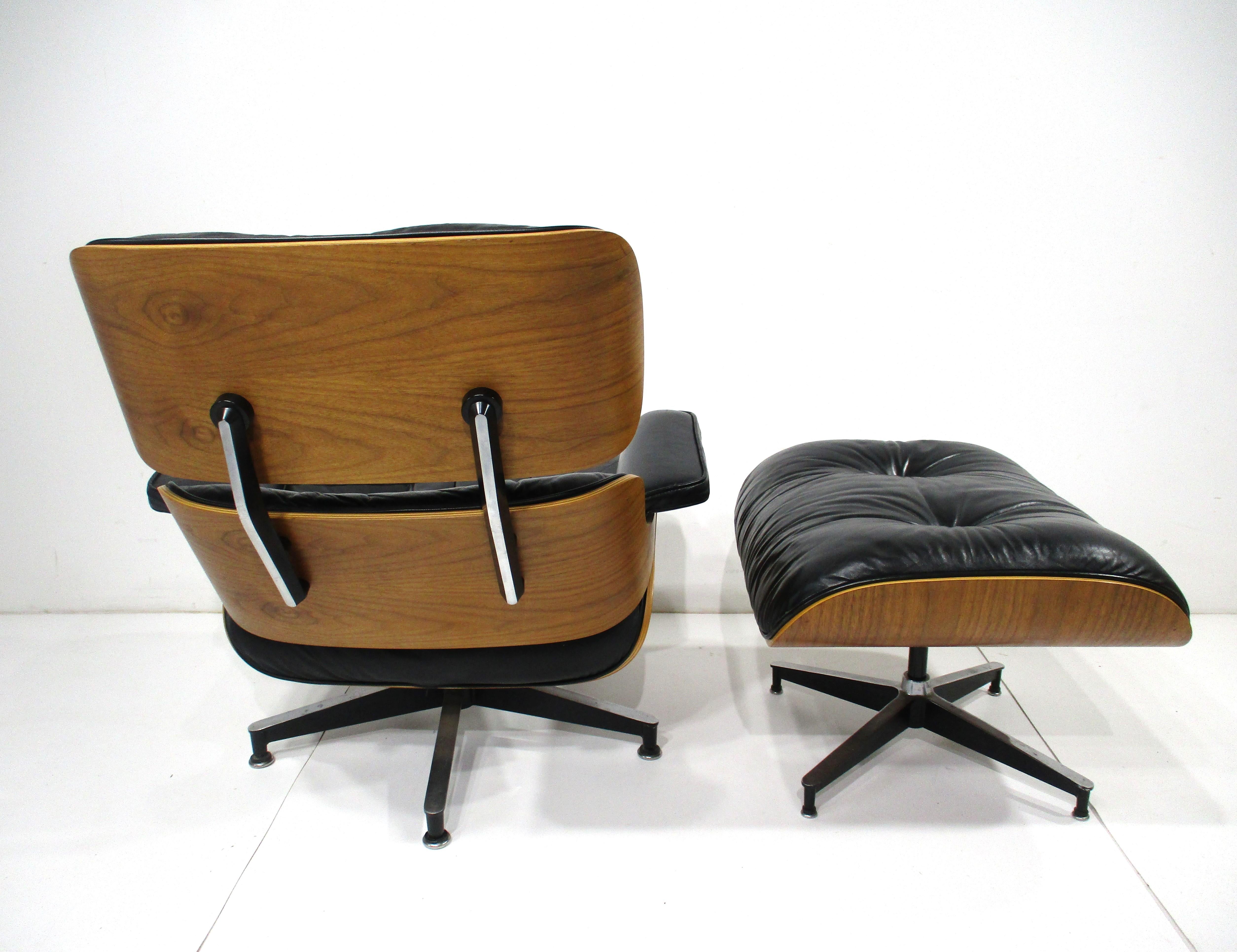 Américain Chaise longue Eames 670 avec pouf Herman Miller en vente