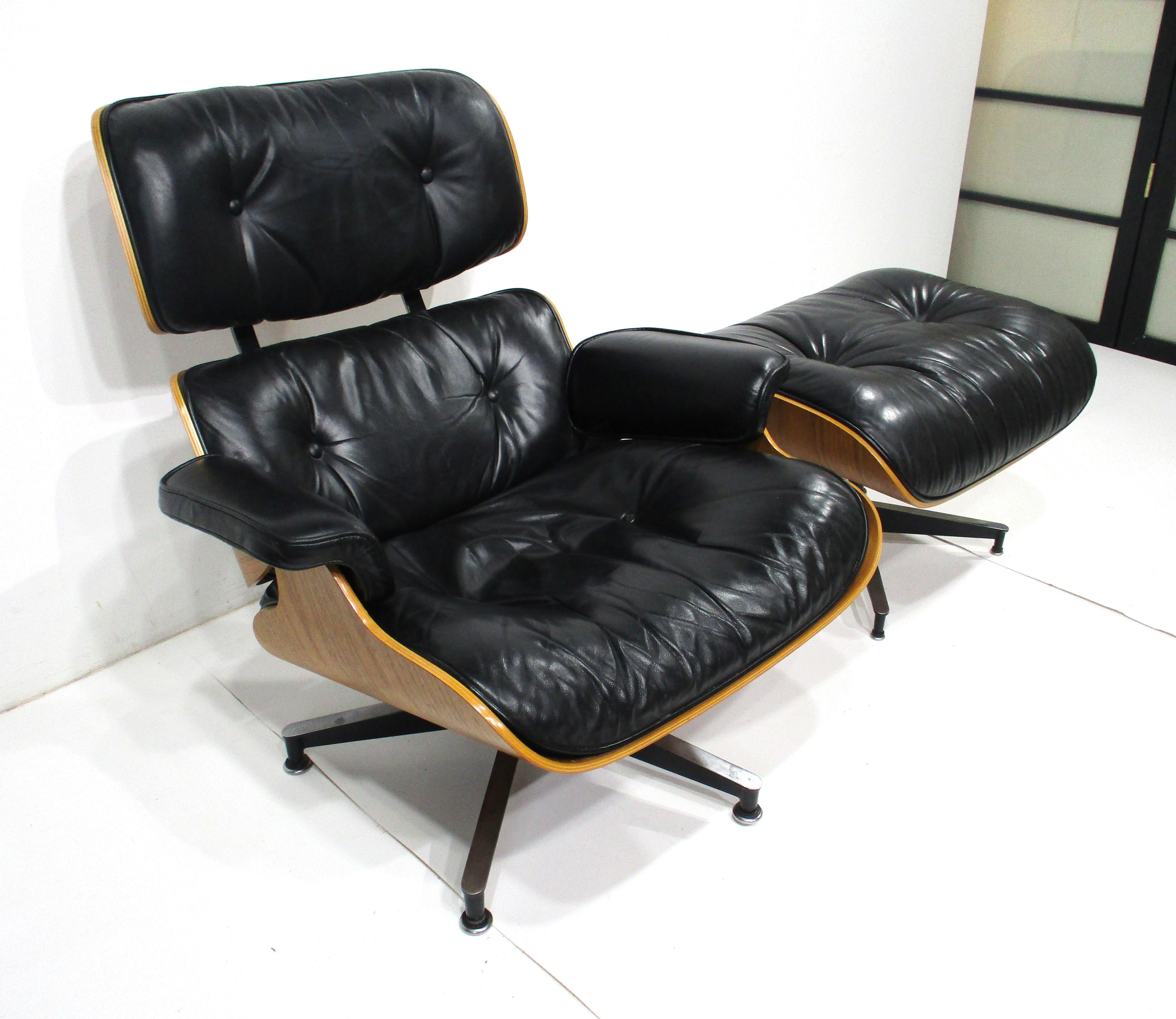 Chaise longue Eames 670 avec pouf Herman Miller Bon état - En vente à Cincinnati, OH