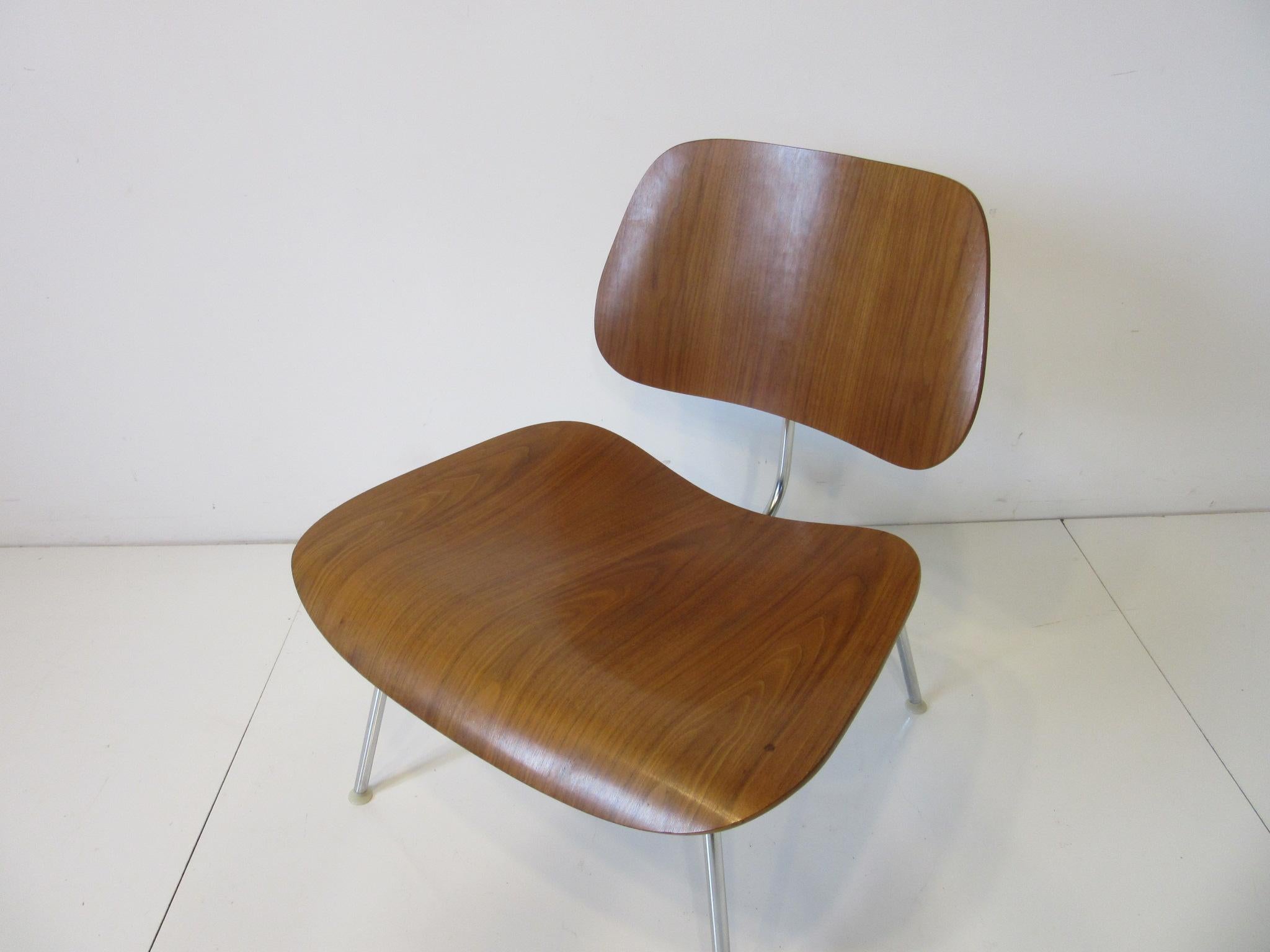 20th Century Eames Walnut LCM Lounge Chair with Chrome Frame for Herman Miller 'A'