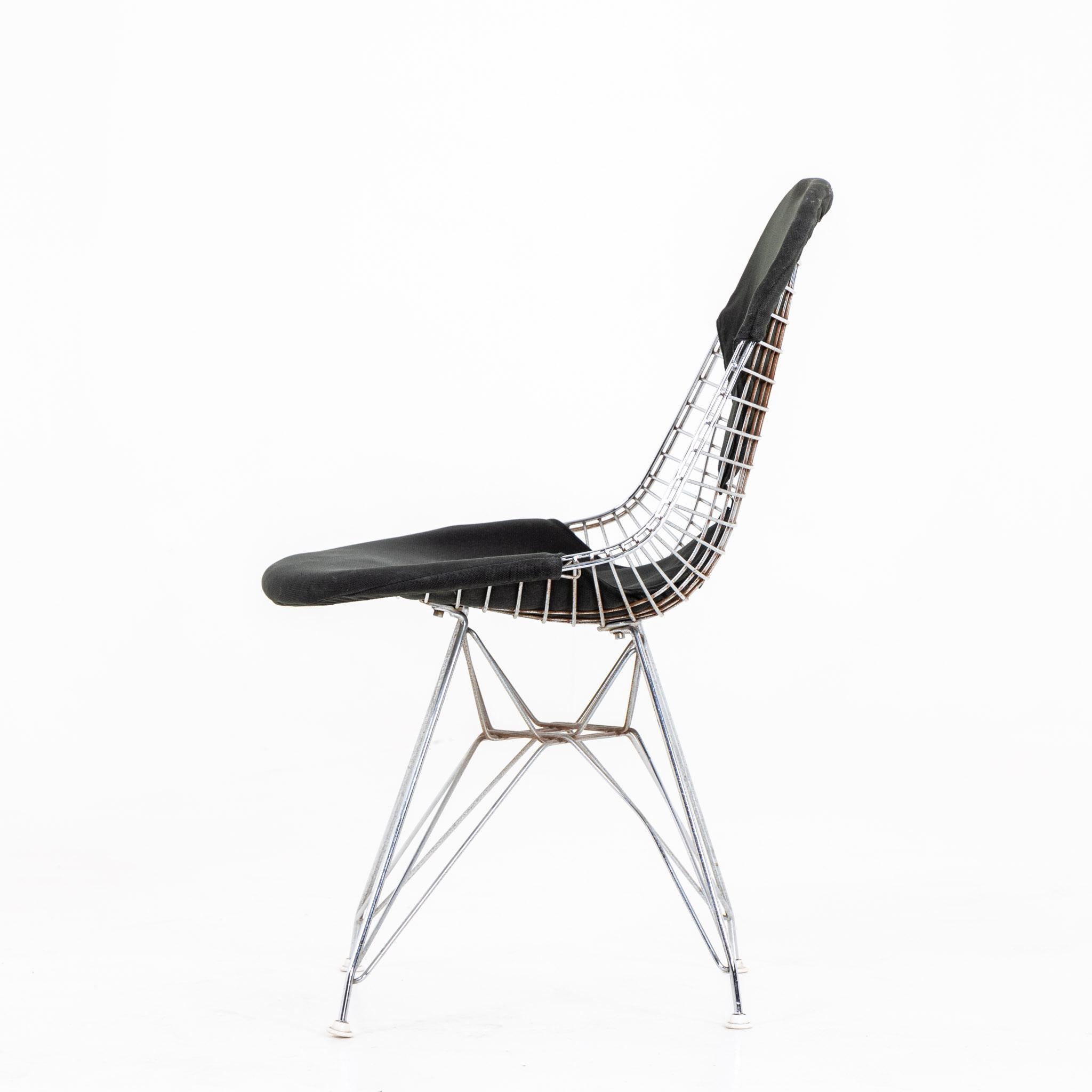 Chaise Bikini Eames DKR-2 en fil métallique avec couvercle noir, design 1951 en vente 4