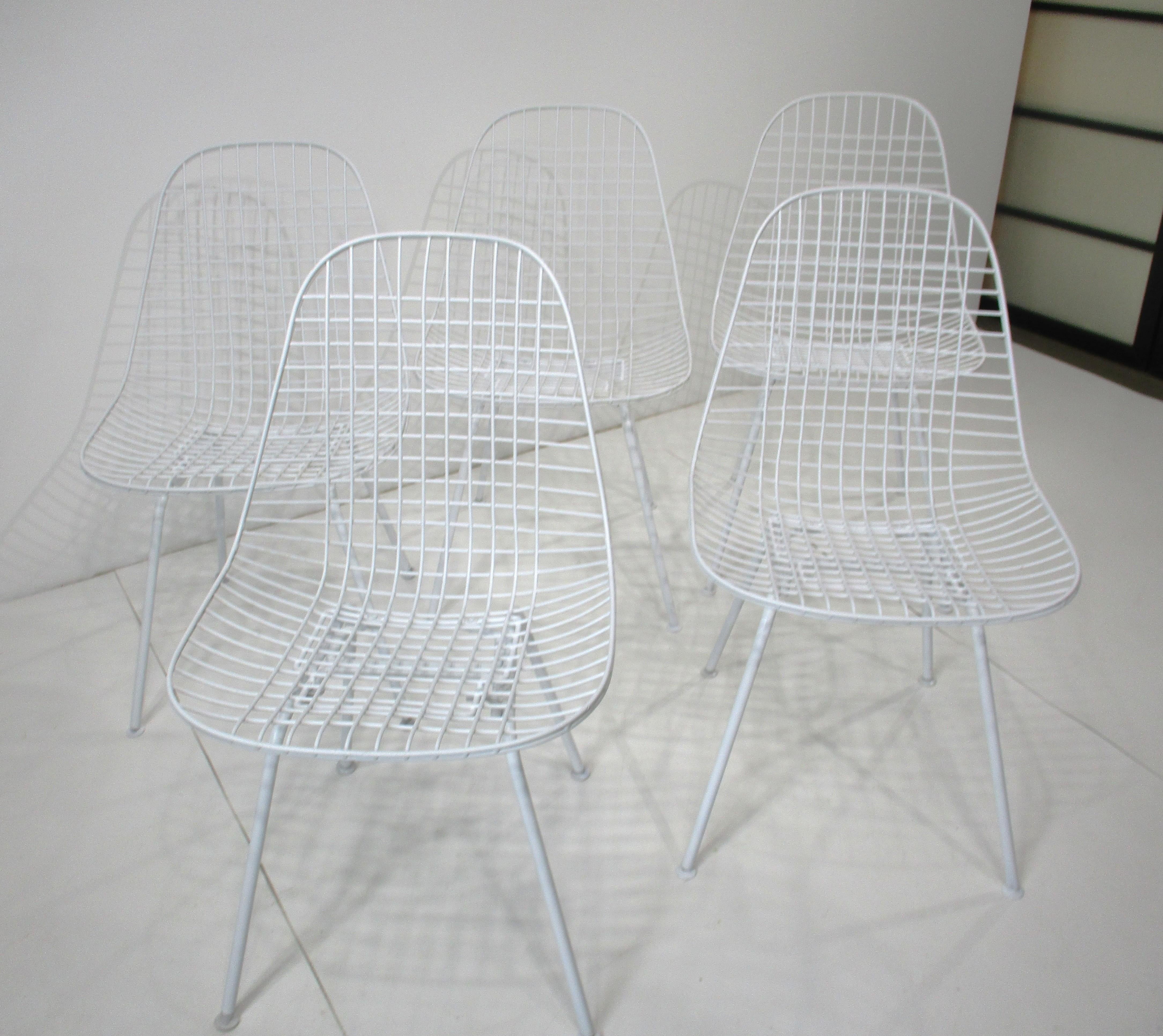 Mid-Century moderno Sedie da pranzo Wire Scoop di Eames per Herman Miller in vendita