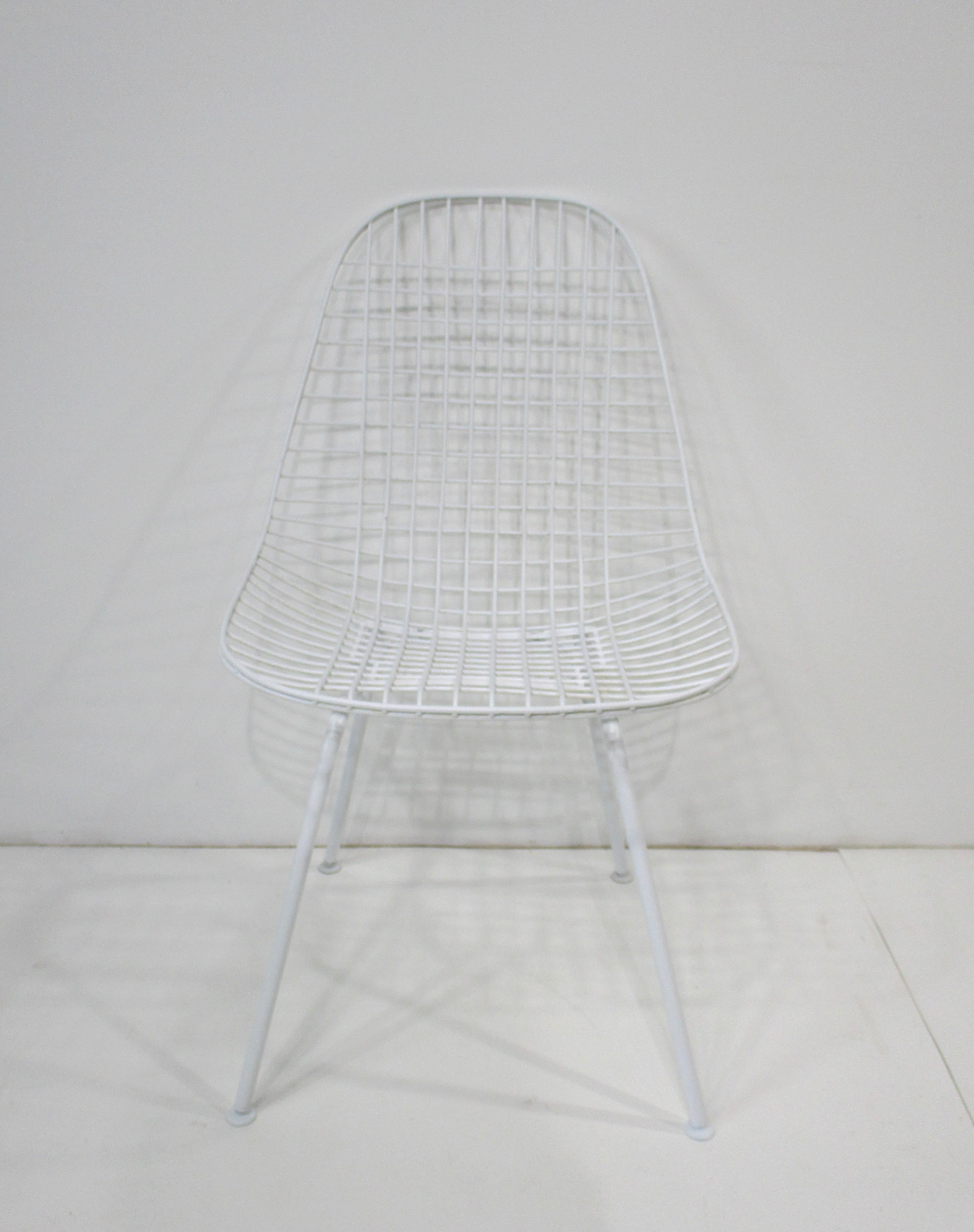 Sedie da pranzo Wire Scoop di Eames per Herman Miller In condizioni buone in vendita a Cincinnati, OH