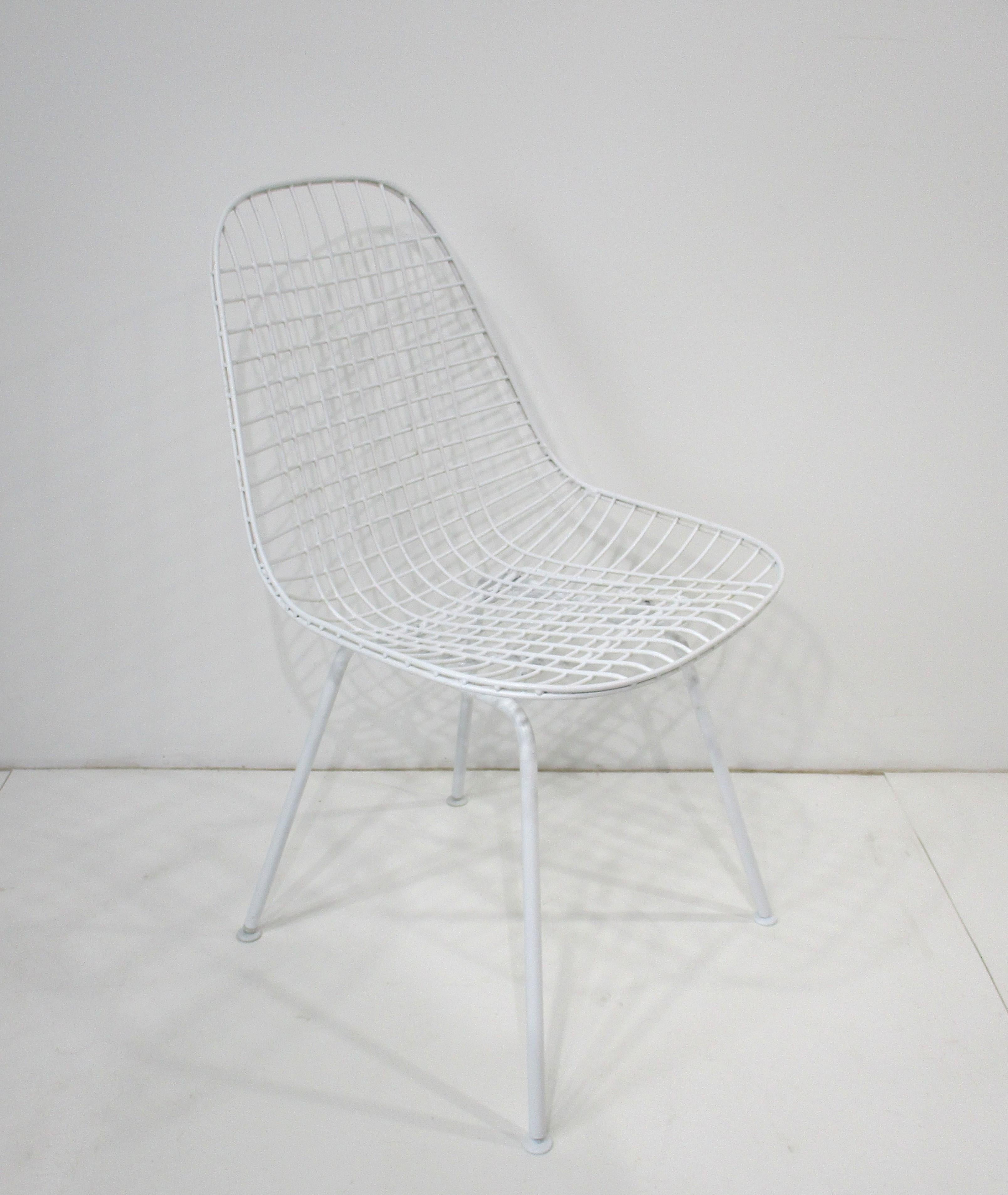 XX secolo Sedie da pranzo Wire Scoop di Eames per Herman Miller in vendita