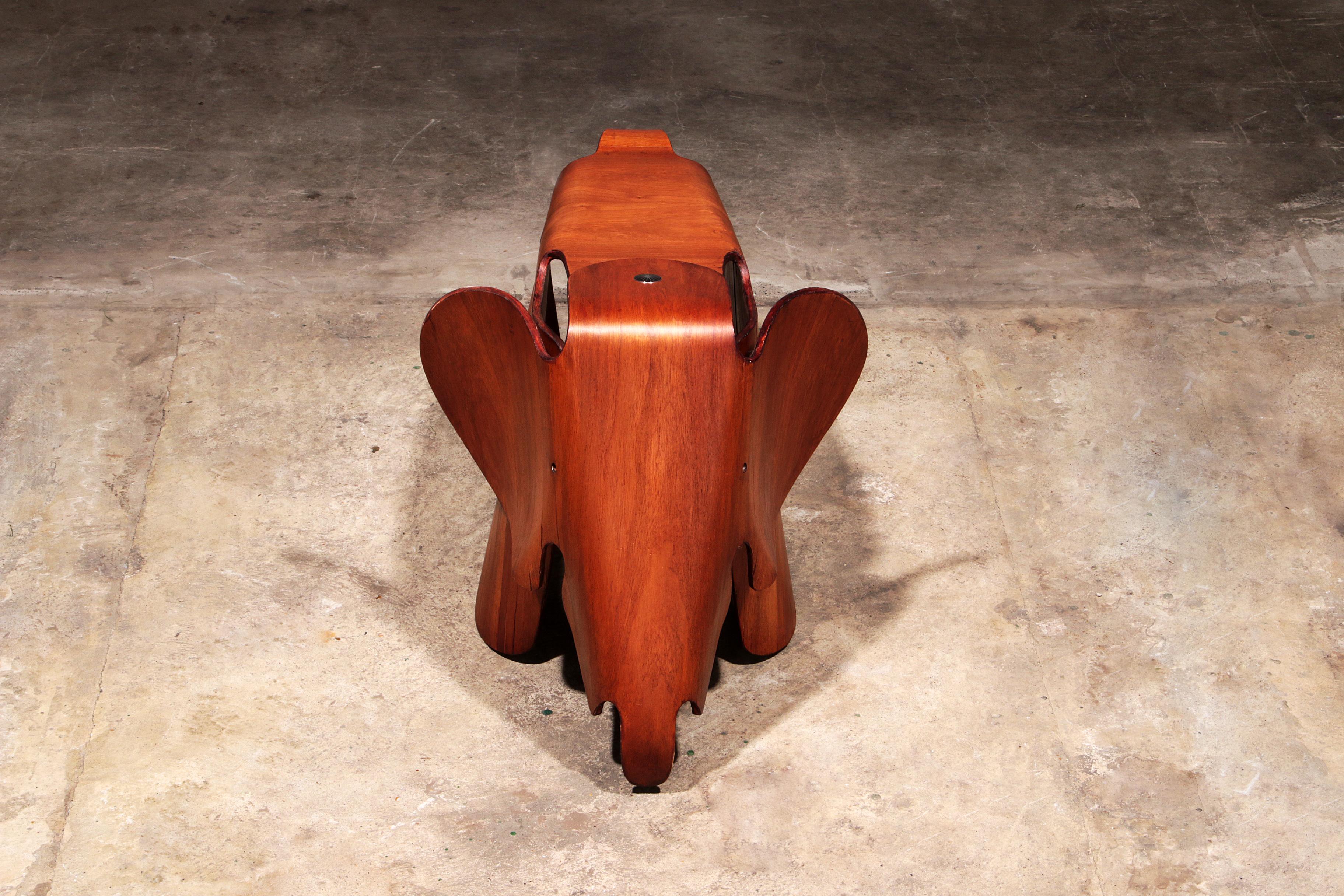 Contreplaqué Tabouret éléphant Eames Vitra, design emblématique