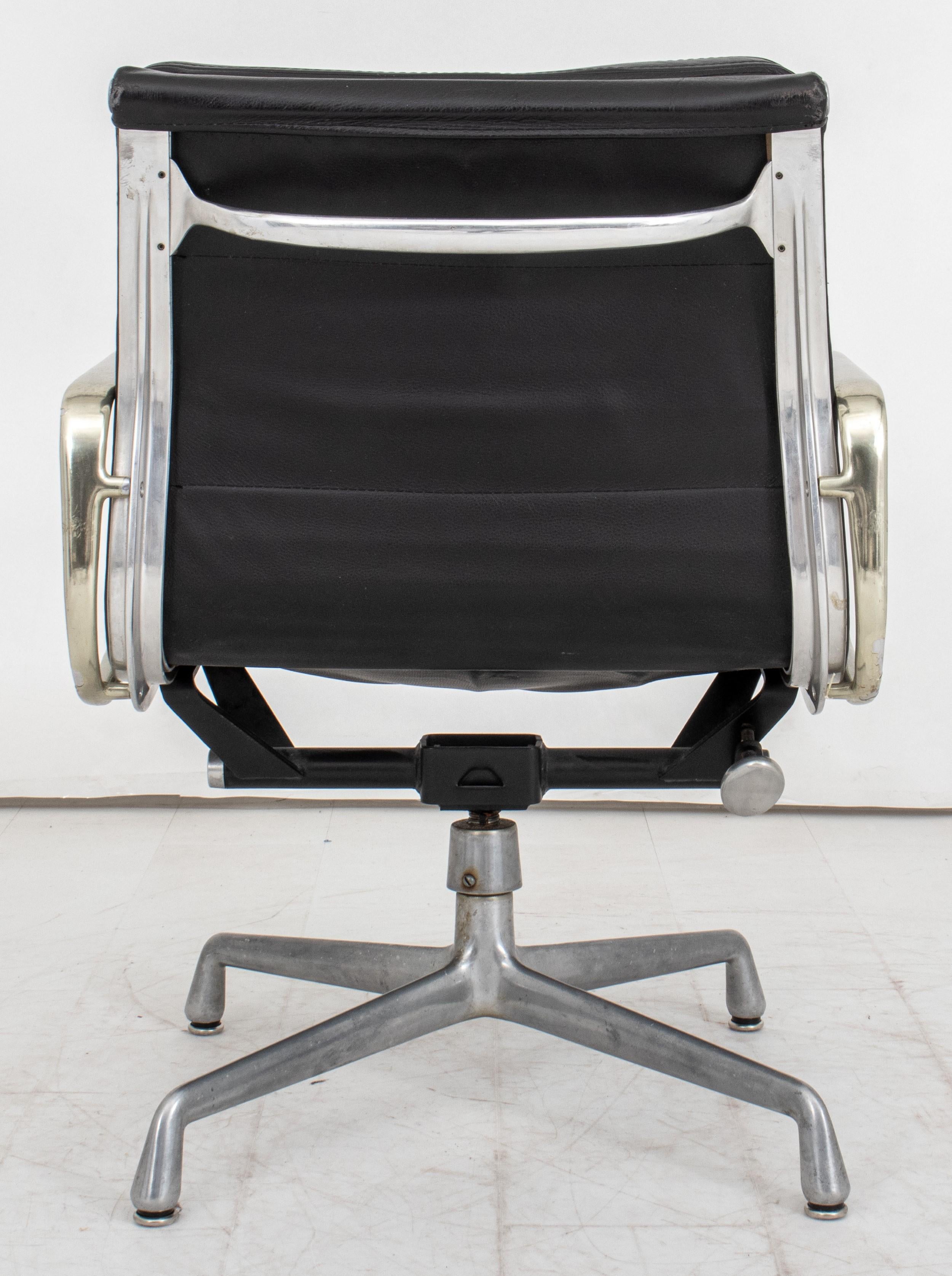 Eames x Miller Soft Pad  Aluminum Executive Chair;
Dimensions:31