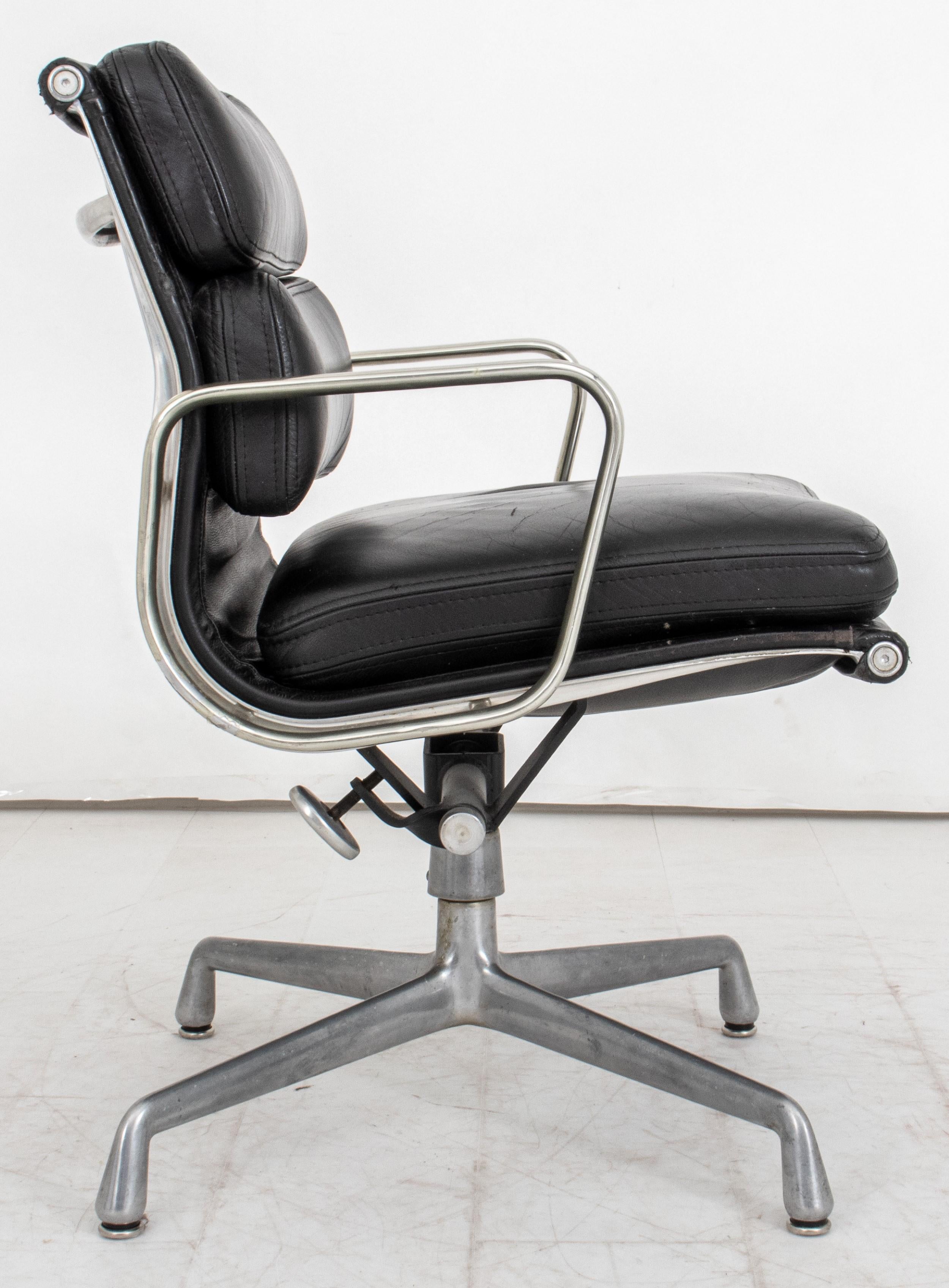 Eames x Miller Soft Pad  Aluminum Executive Chair In Good Condition In New York, NY