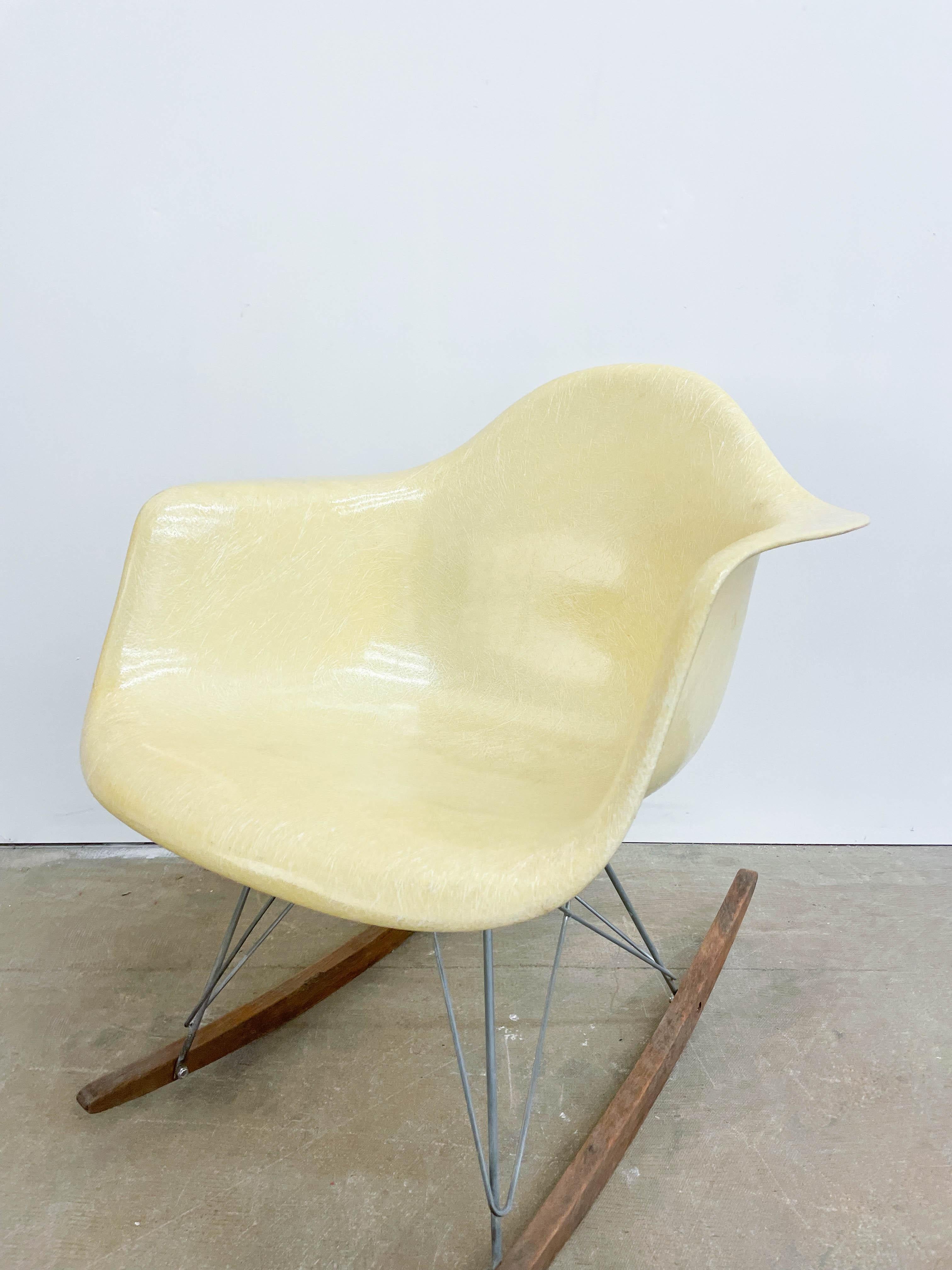 Eames Zenith RAR Rocking Chair with Rope Edge For Sale 4