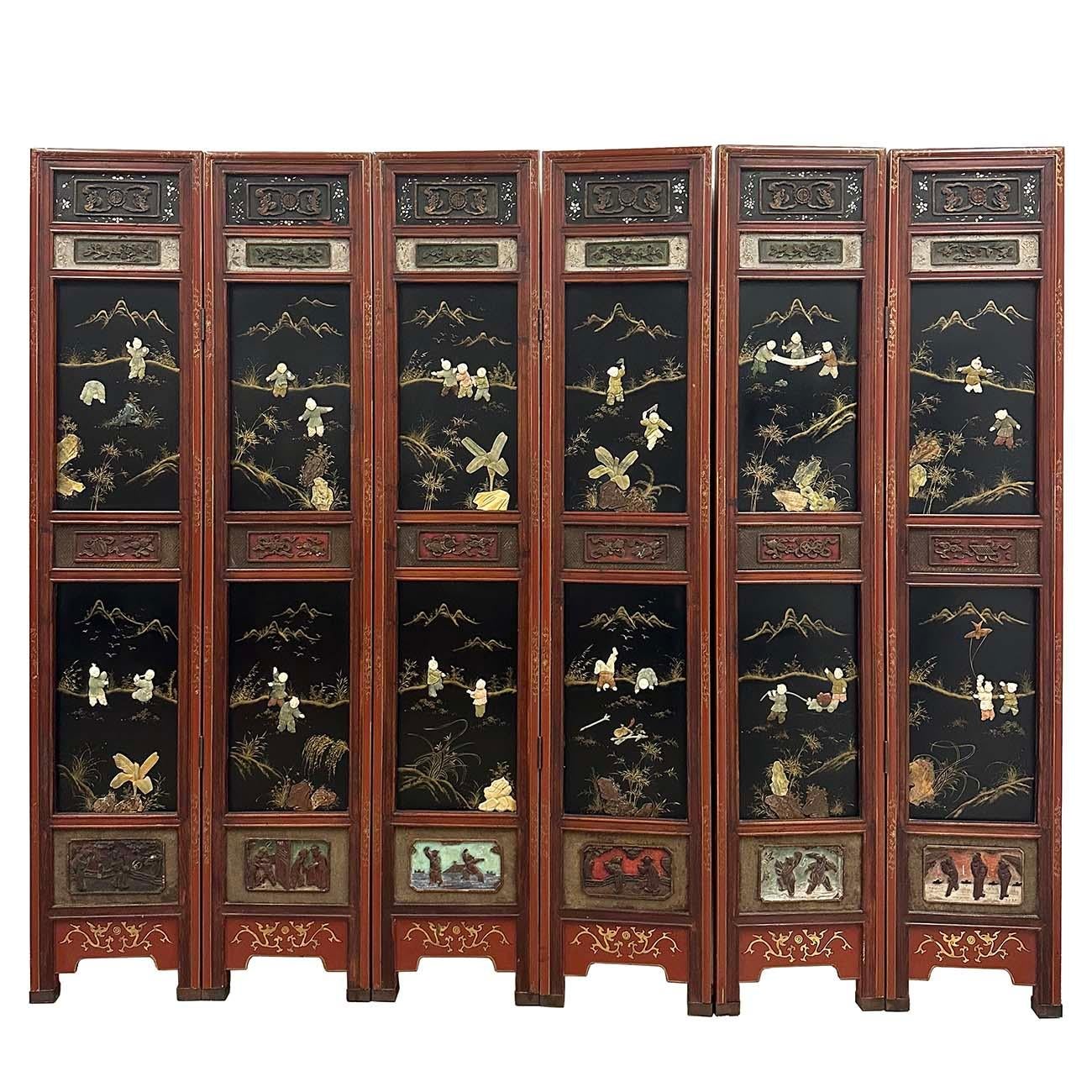 Il s'agit d'un ensemble de 6 panneaux de paravent en bois chinois antique sculpté à la main qui peuvent être utilisés comme panneaux de section de pièce dans la Chine ancienne qui sont assemblés pour faire un paravent. Depuis l'Antiquité, les