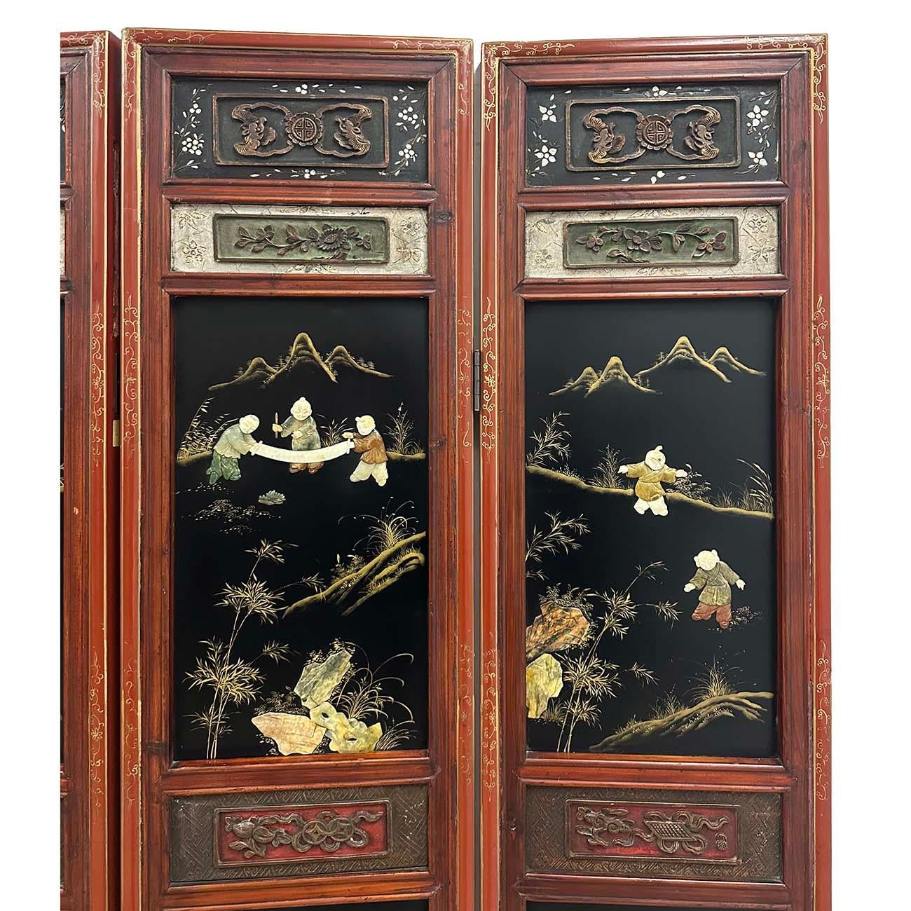 Paravent/diviseur de pièce en bois de feuillus chinois du début du 20e siècle avec incrustation de jade en vente 1