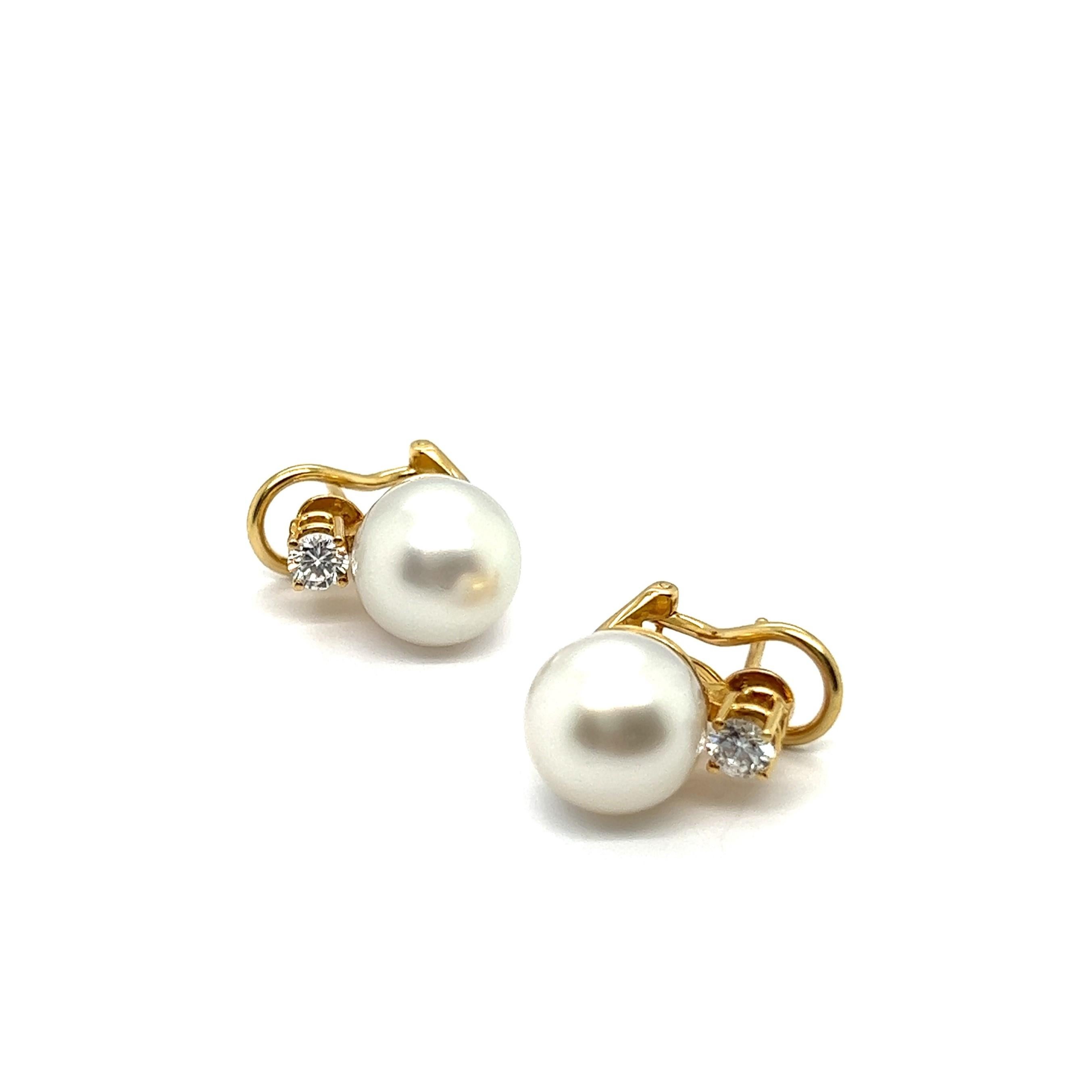Ear clips with South Sea Pearls & Diamonds in 18 Karat Yellow Gold 7