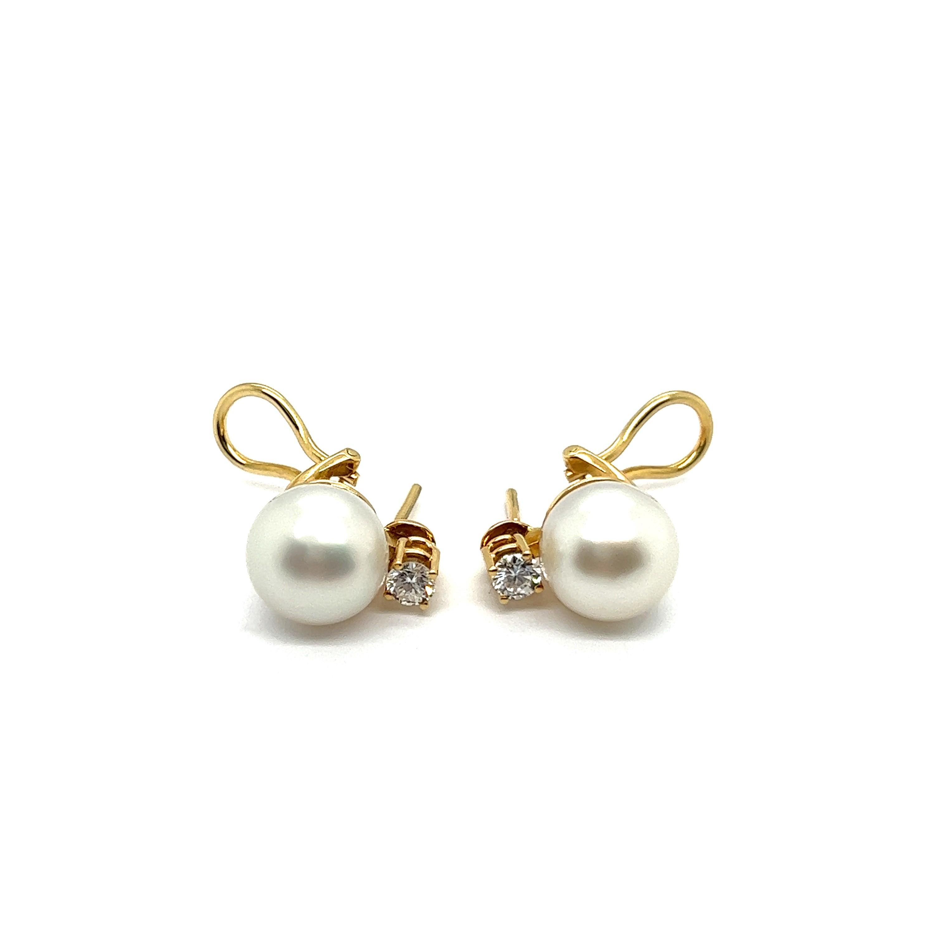 Modern Ear clips with South Sea Pearls & Diamonds in 18 Karat Yellow Gold