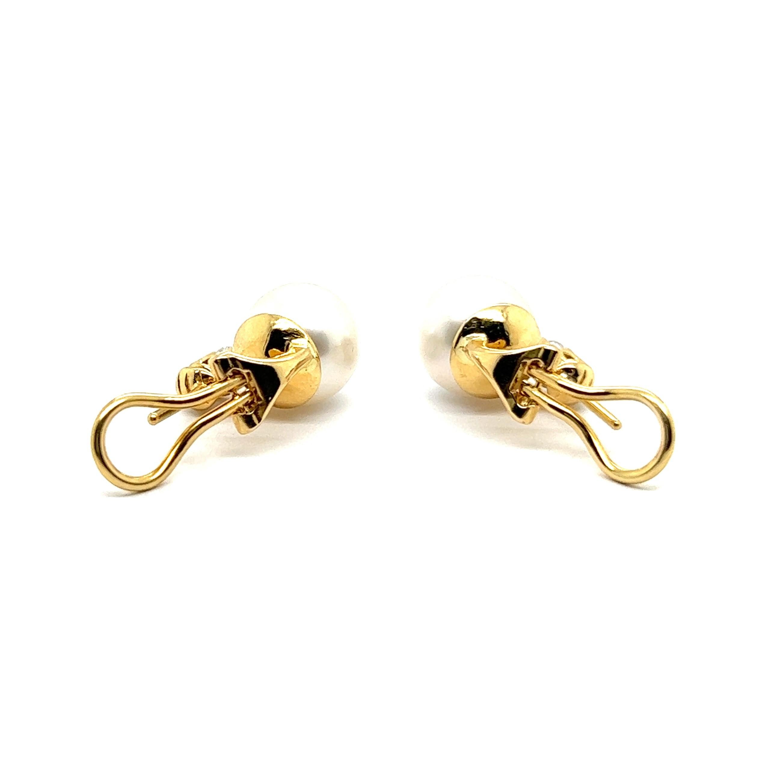 Ear clips with South Sea Pearls & Diamonds in 18 Karat Yellow Gold 1
