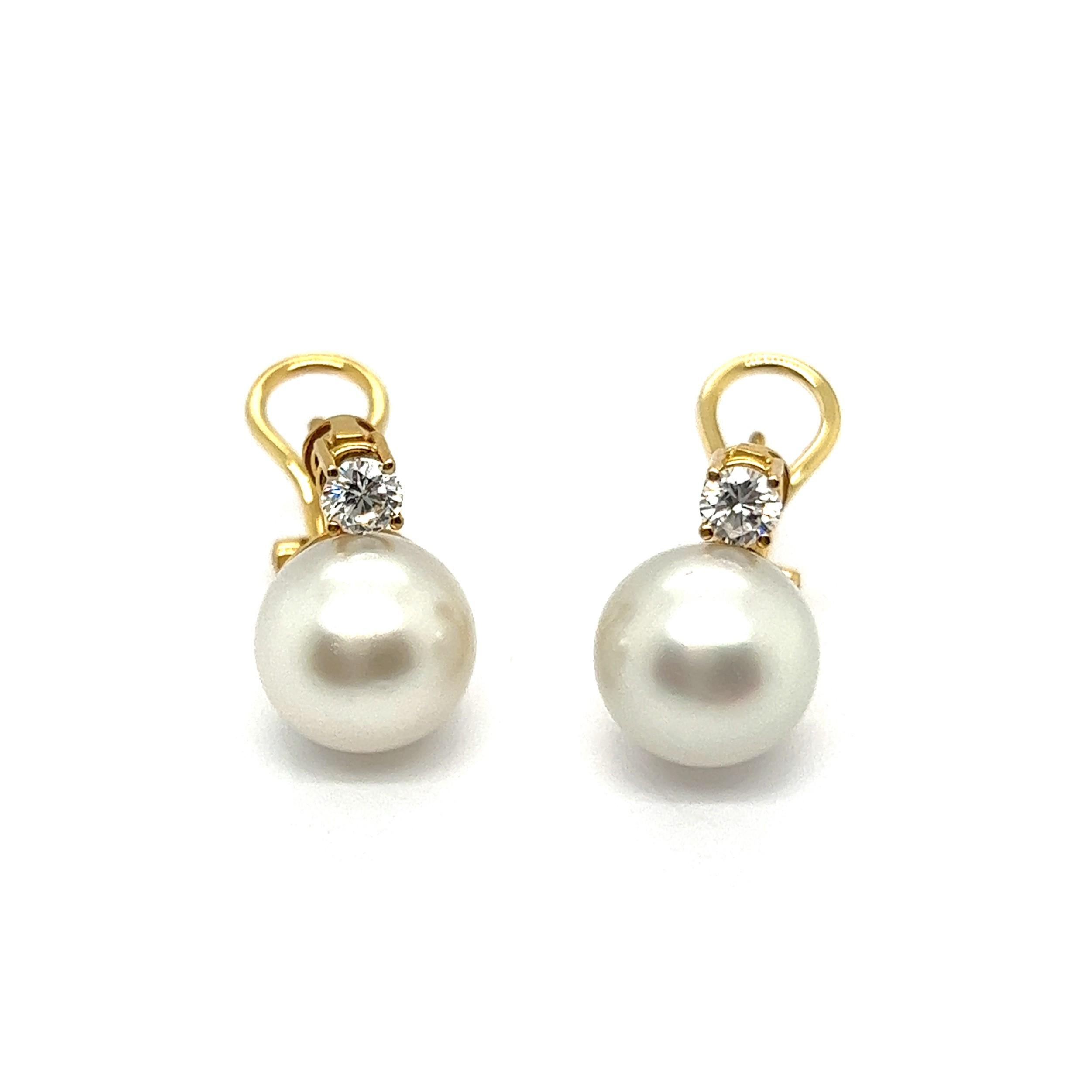 Ear clips with South Sea Pearls & Diamonds in 18 Karat Yellow Gold 2