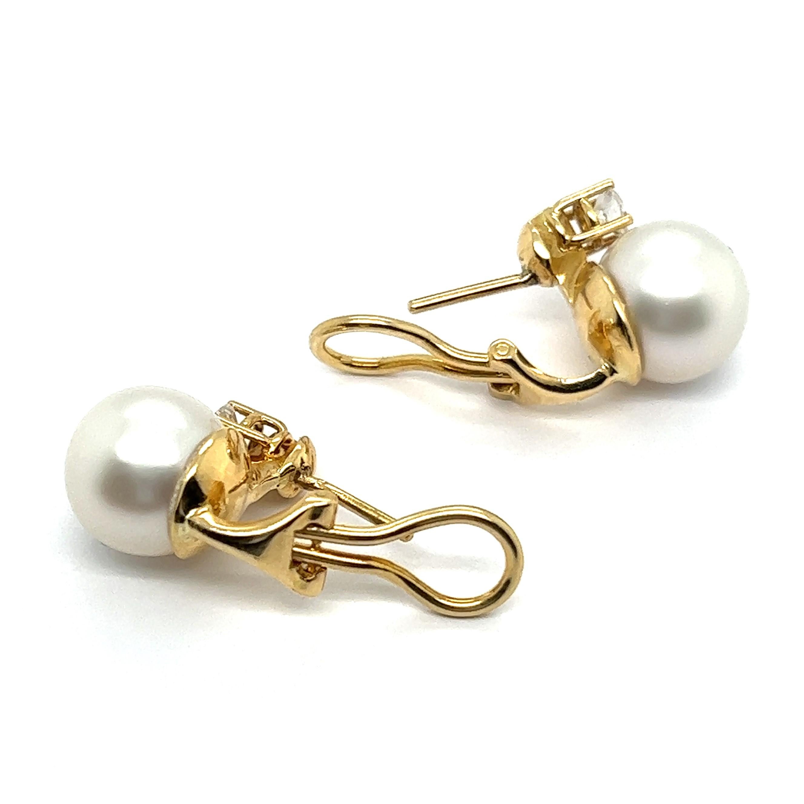 Ear clips with South Sea Pearls & Diamonds in 18 Karat Yellow Gold 3
