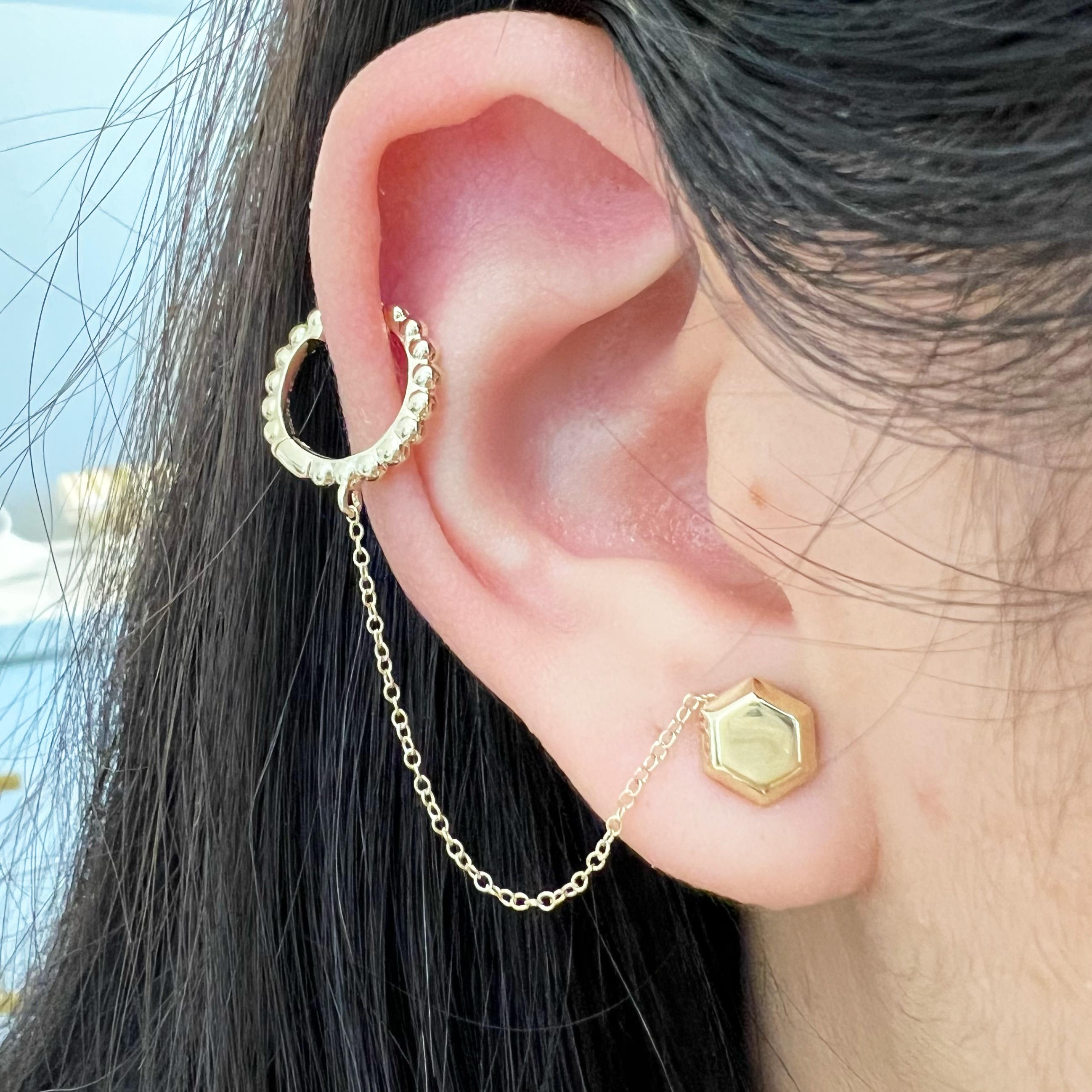 Versatility and style are top notch with this single chained ear cuff and hexagon stud combo! The mixed textures and geometry make it easy to mix the two parts with your other jewelry as you please! Wear the hexagon stud earring all by itself and