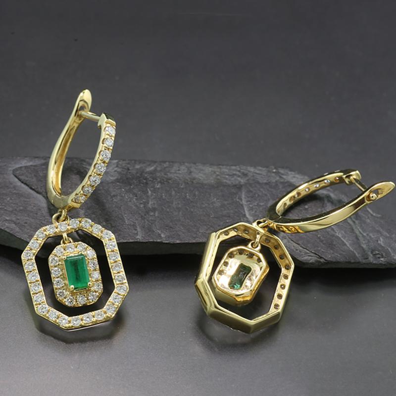 Ear Dangles Emerald and Diamond 18 Karat Yellow Gold, Movable Hoop Earrings In New Condition For Sale In München, DE