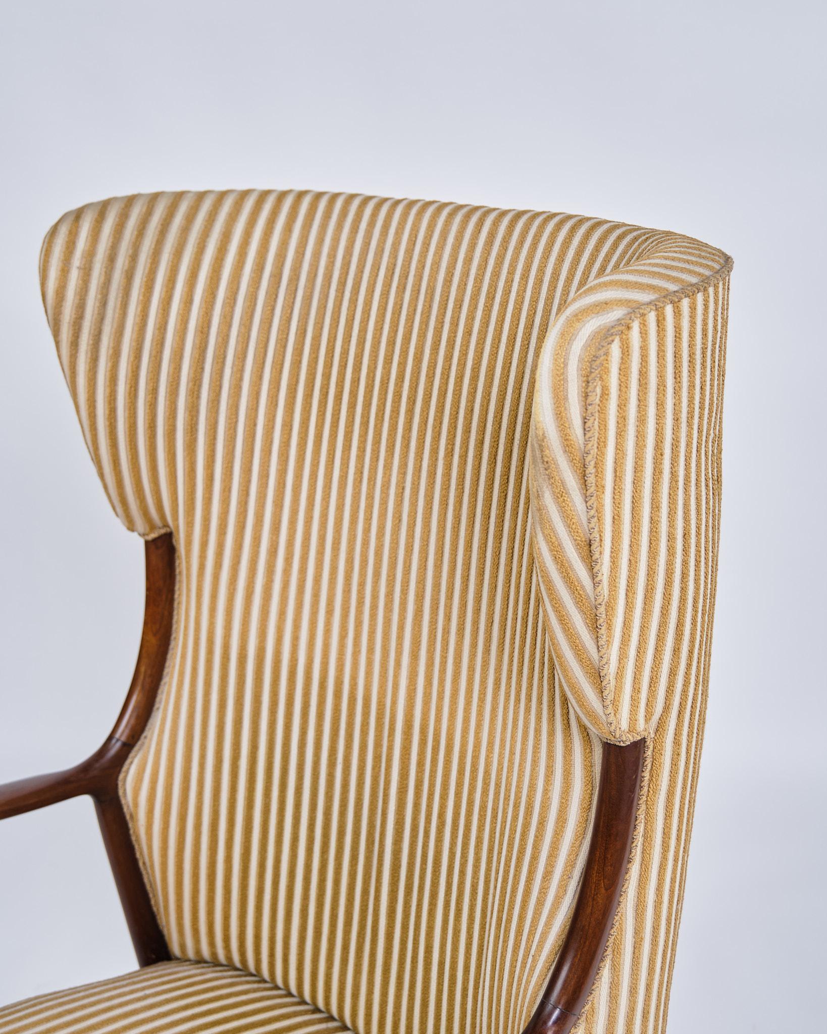 Silla con orejeras de palisandro y tela a rayas de los años 30 Danés en venta