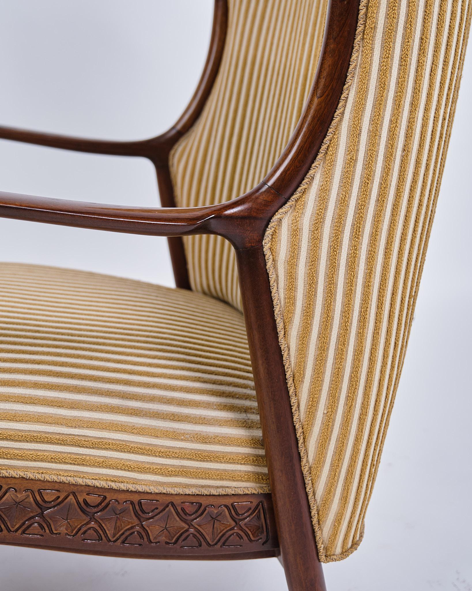 Silla con orejeras de palisandro y tela a rayas de los años 30 en venta 1