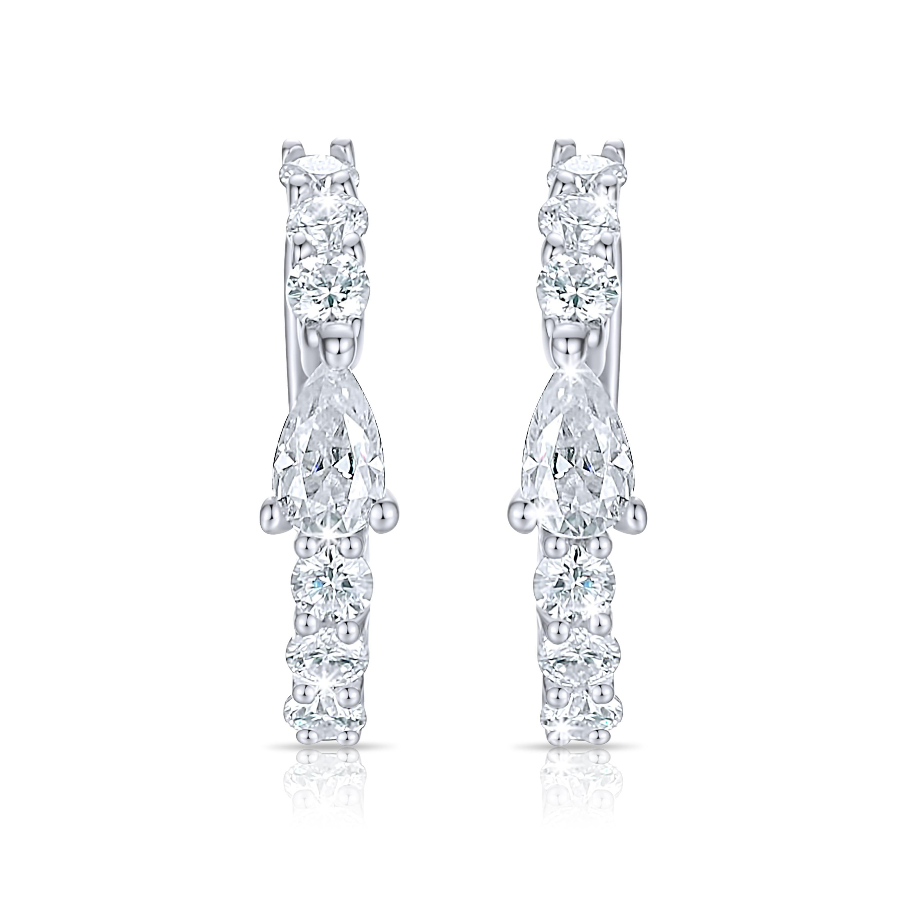 Boucles d'oreilles en forme de poire en or blanc 14 carats en vente
