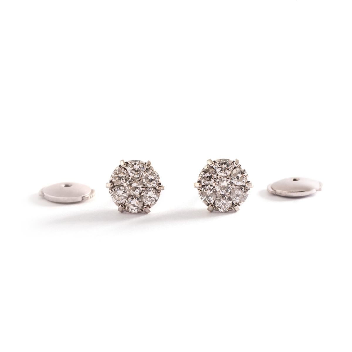 Ear Studs Earrings Diamond on White Gold.
14 round cut Diamonds.
Diameter: 0.65 centimeter.
Gross weight: 2.16 grams.