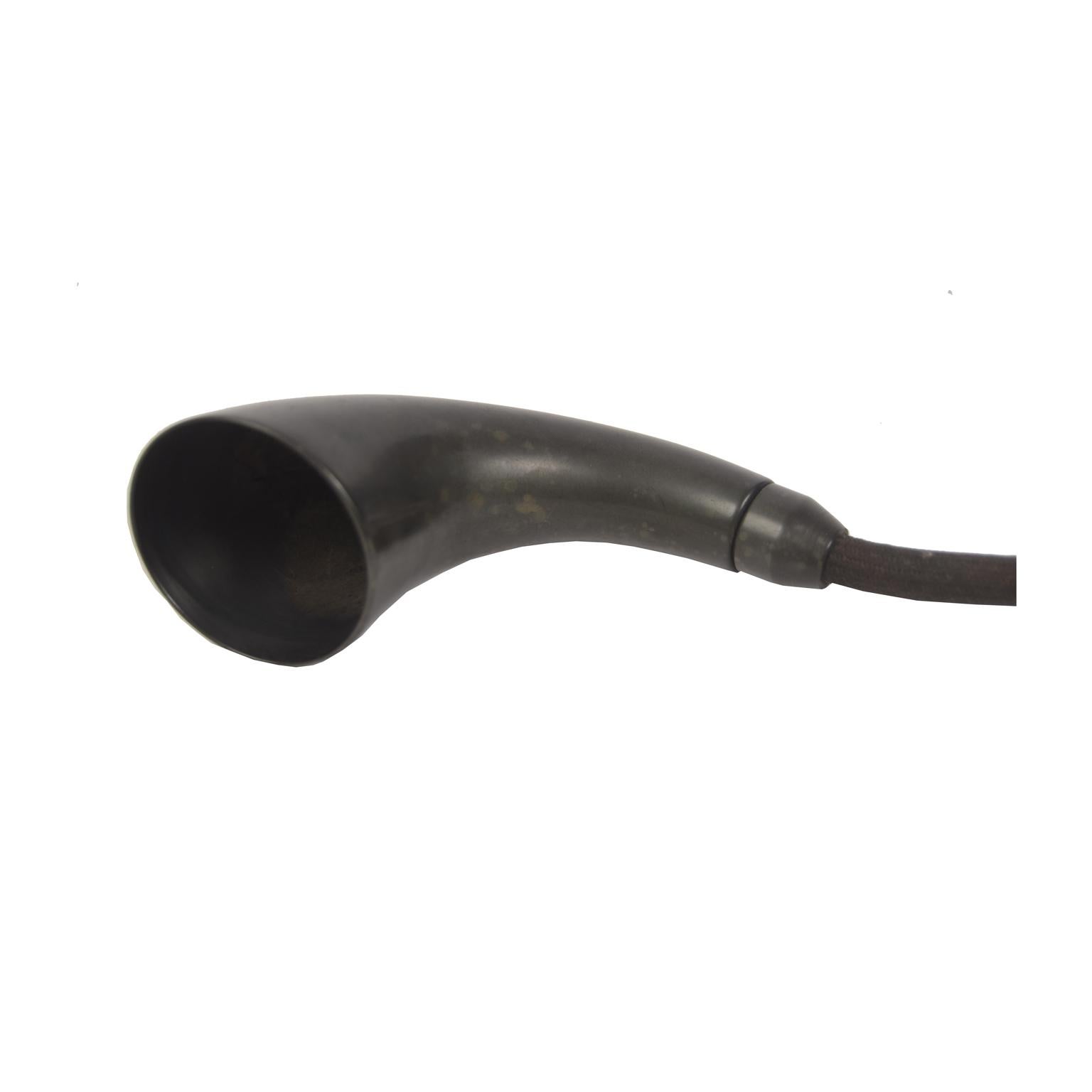 German 1900s Antique Ear Trumpet medical instrument Made of Ebonite and Rubber  In Good Condition For Sale In Milan, IT