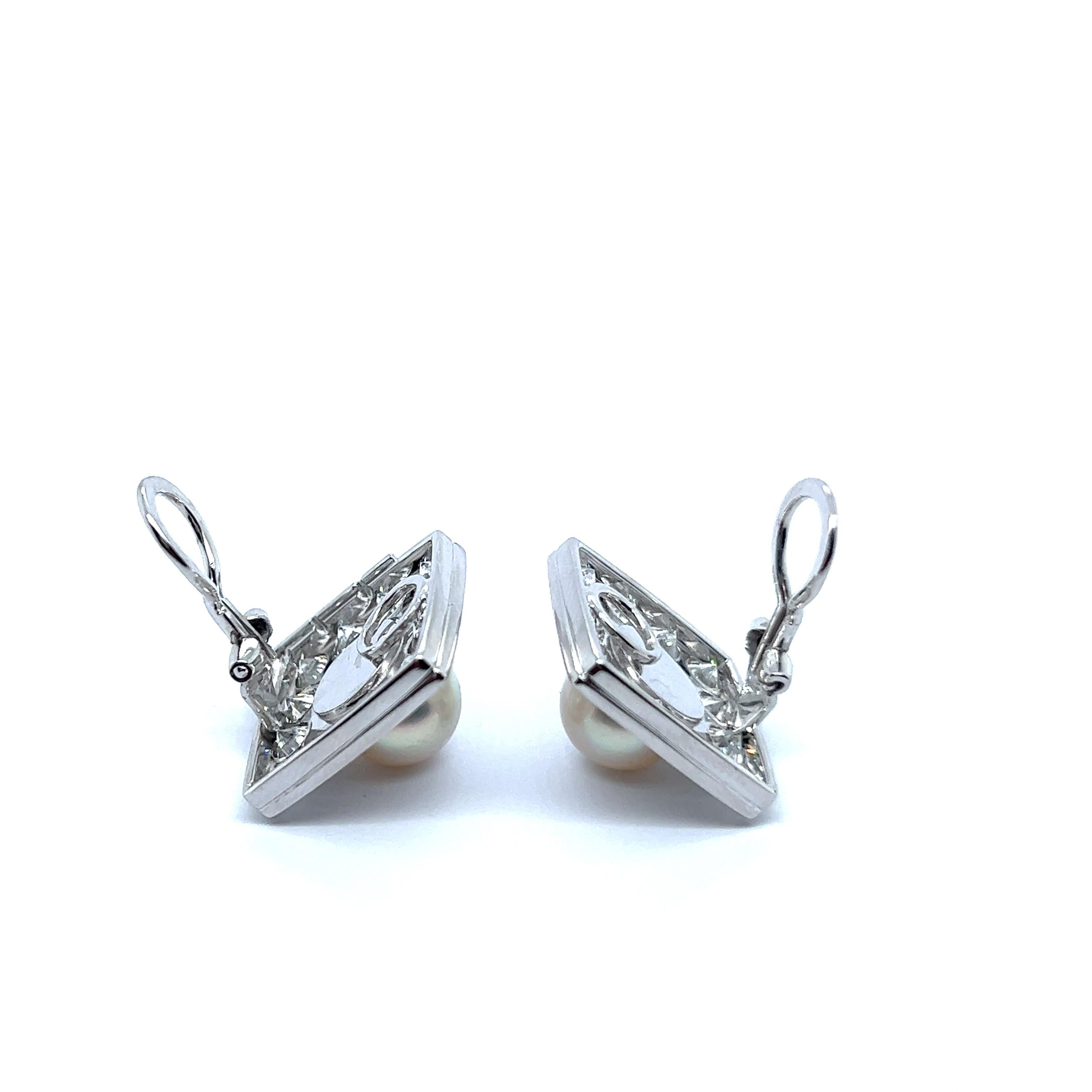 Earclips with Diamonds and Pearls in 18 Karat White Gold For Sale 2