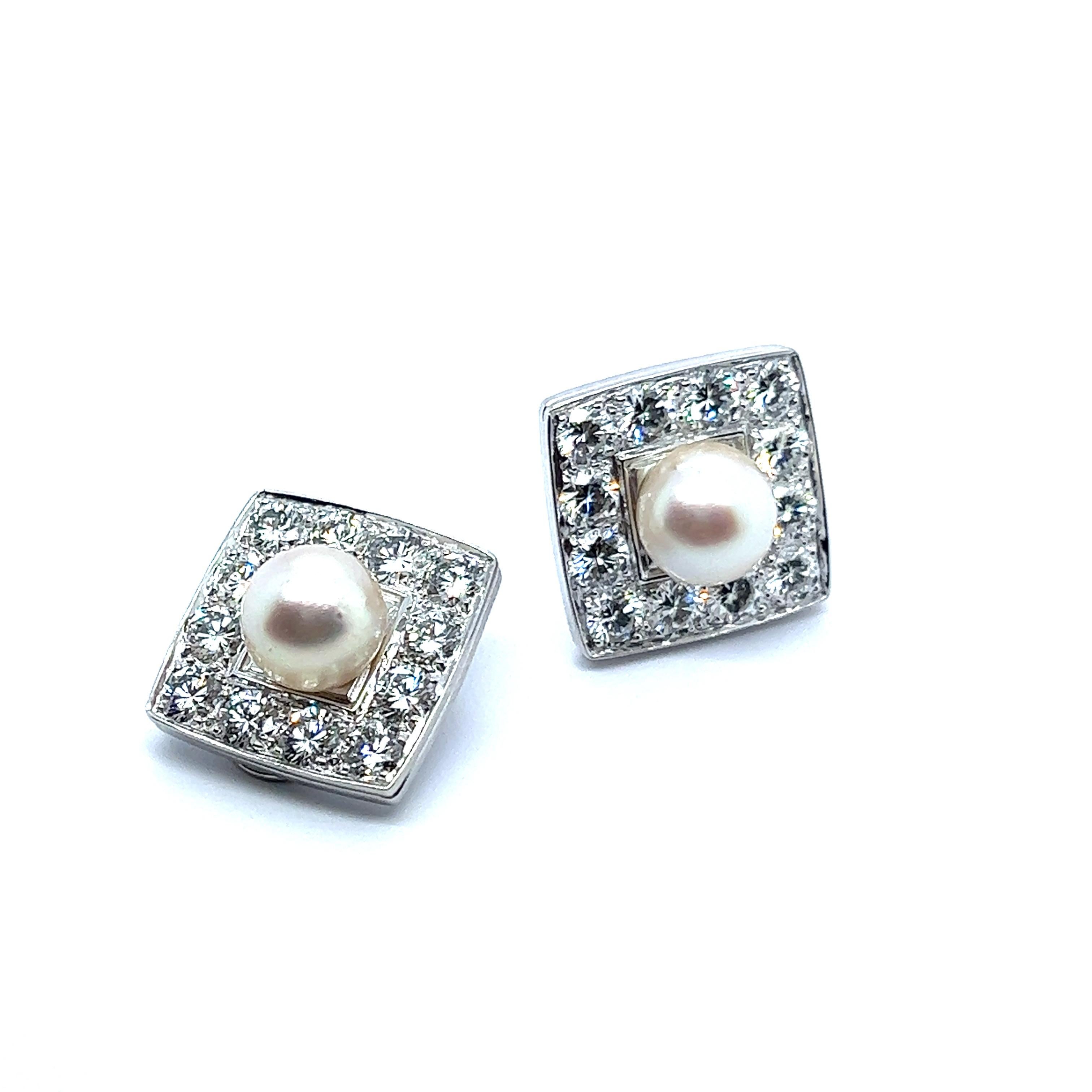 Earclips with Diamonds and Pearls in 18 Karat White Gold For Sale 3