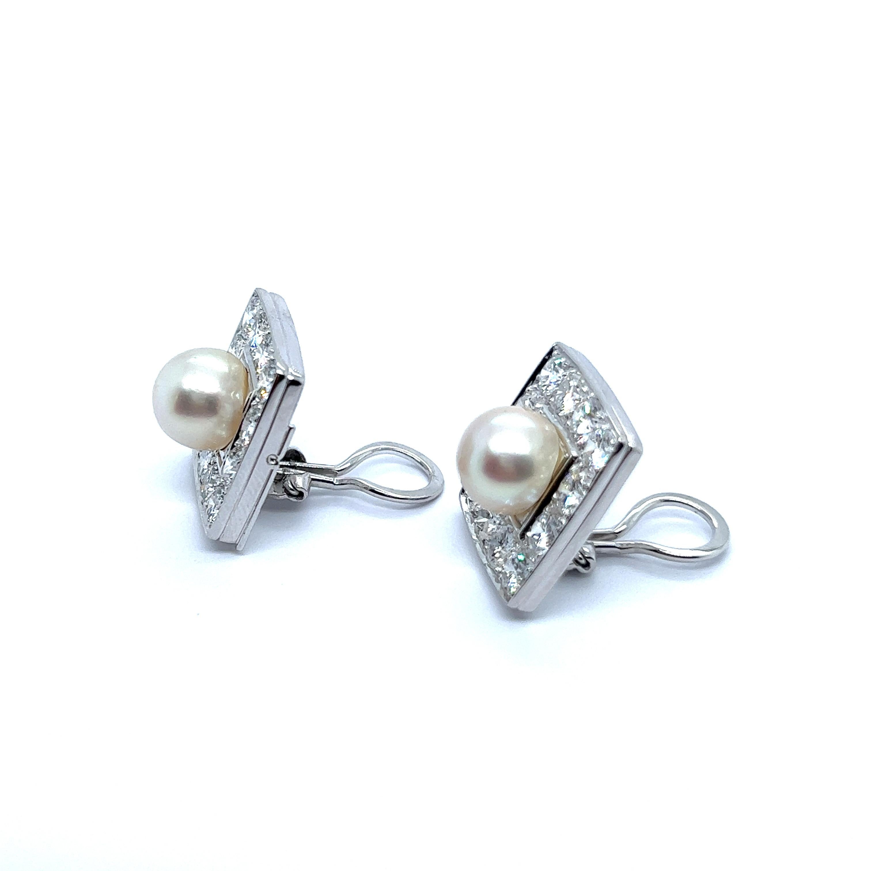 Women's or Men's Earclips with Diamonds and Pearls in 18 Karat White Gold For Sale