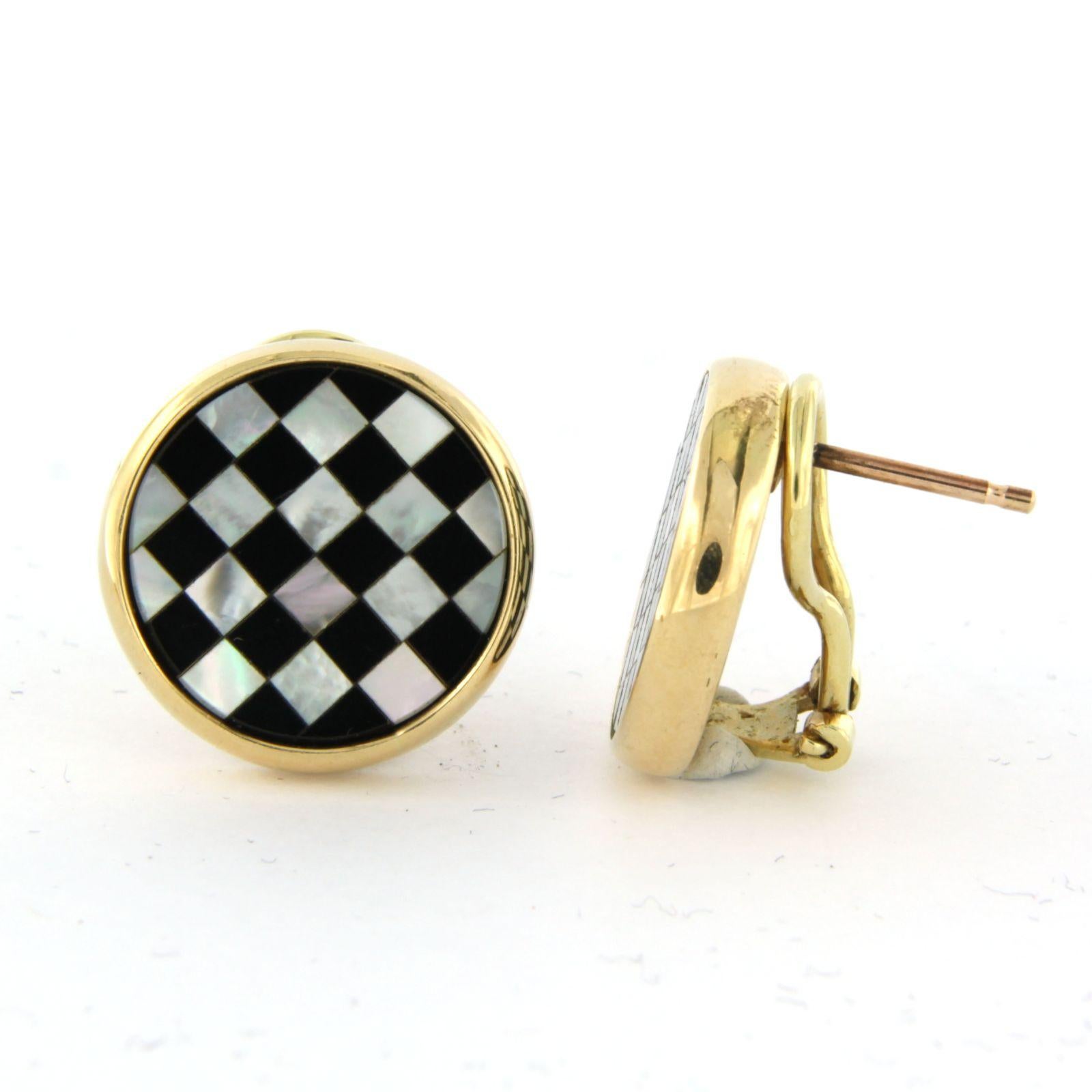Modern Earings set with onyx and mother-of-pearl 14k yellow gold For Sale